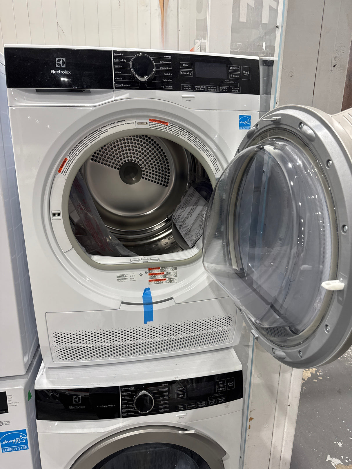 ELFW4222AW, ELFE422CAW - Ensemble laveuse-sécheuse - Chargement frontal - Electrolux - Compact 24 - Blanc - Thermopompe sans ventilation - Boîte ouverte