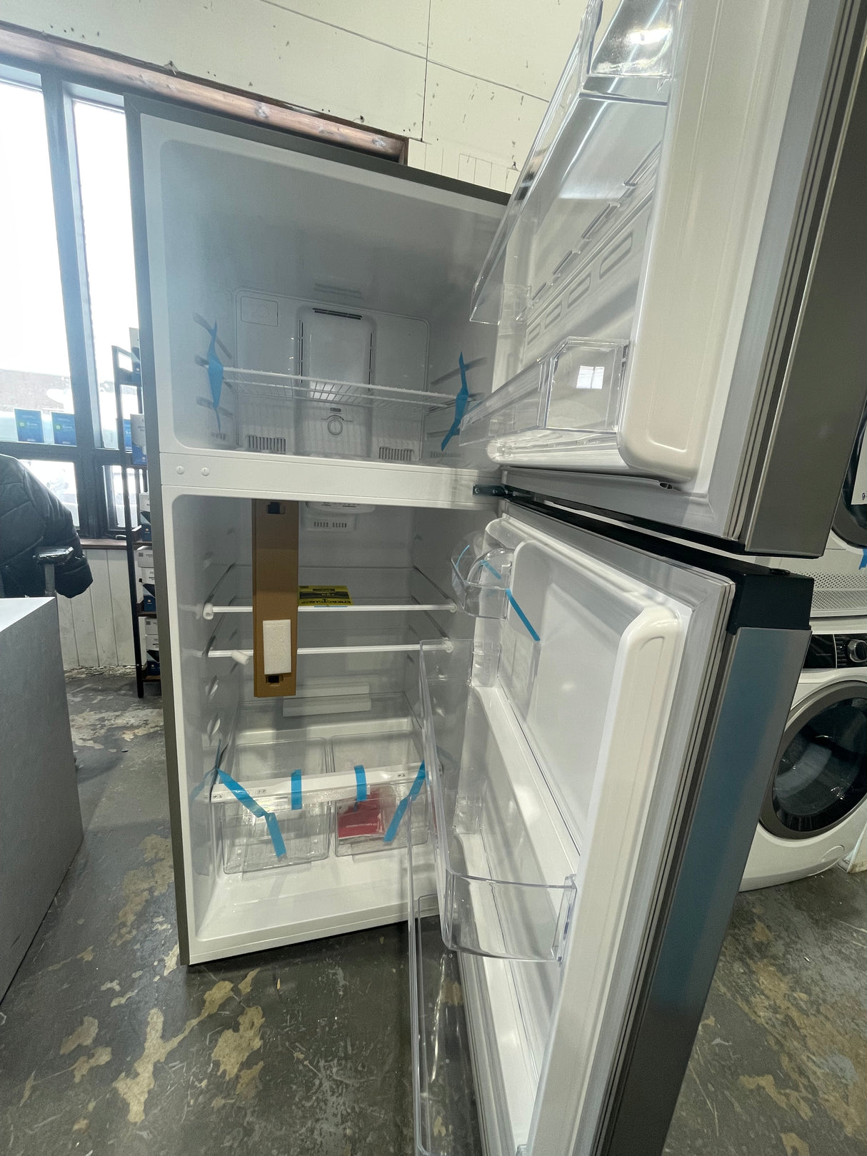 TRT18T4AL-CA - REFRIGERATORS - Top freezer - 28" - Frigidaire - Stainless Steel- Open Bo