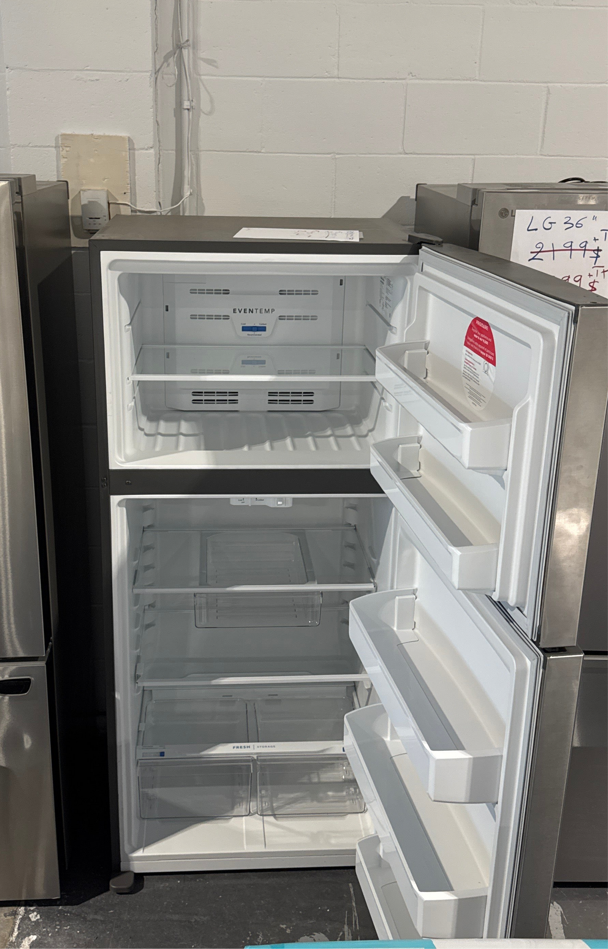 FFTR1835V - Réfrigérateurs - Frigidaire - Réfrigérateurs à congélateur supérieur - Acier inoxydable - Boîte ouverte