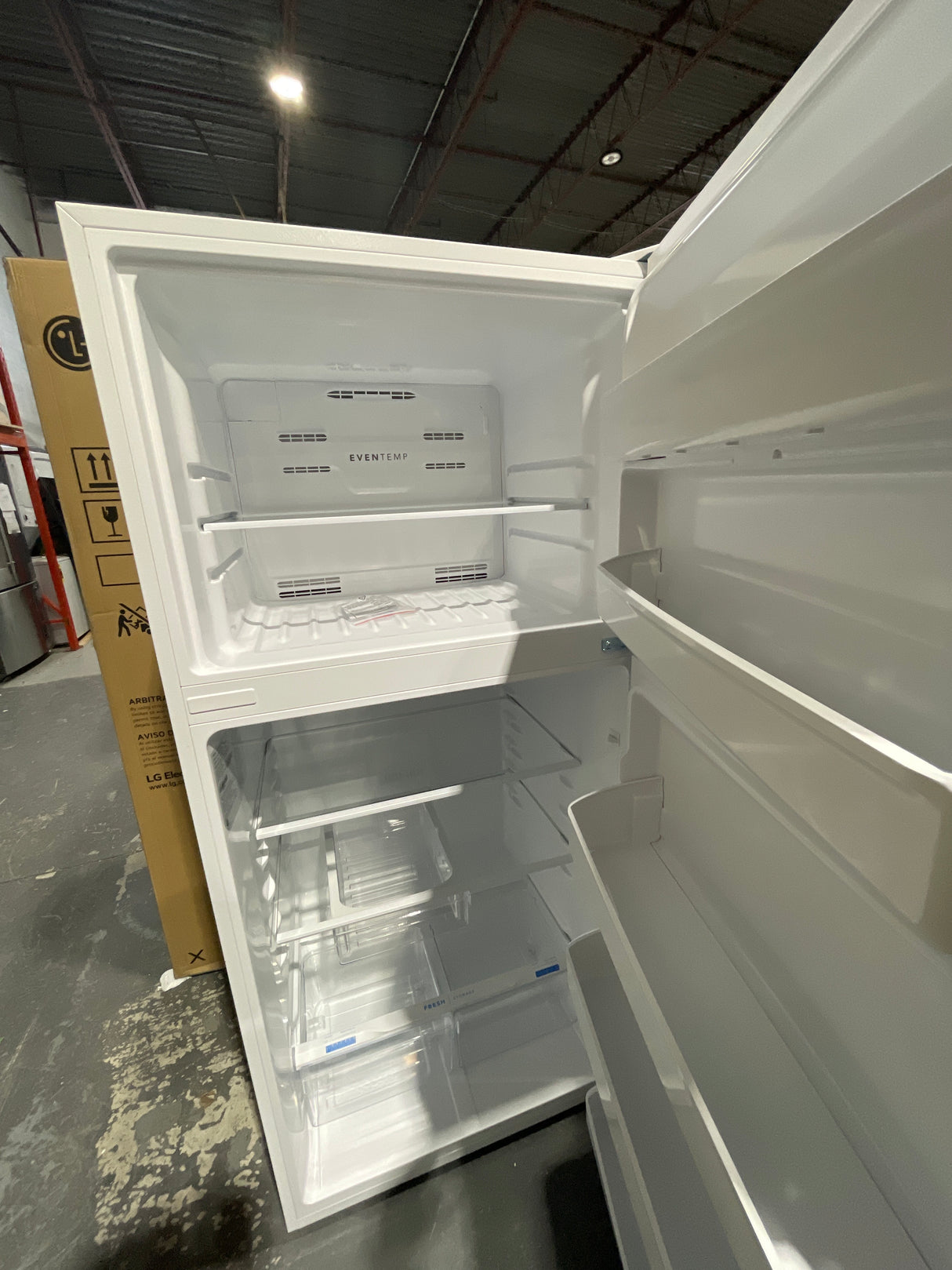 FRTE1835AW - REFRIGERATORS - Frigidaire - Top freezer - White - Open Box