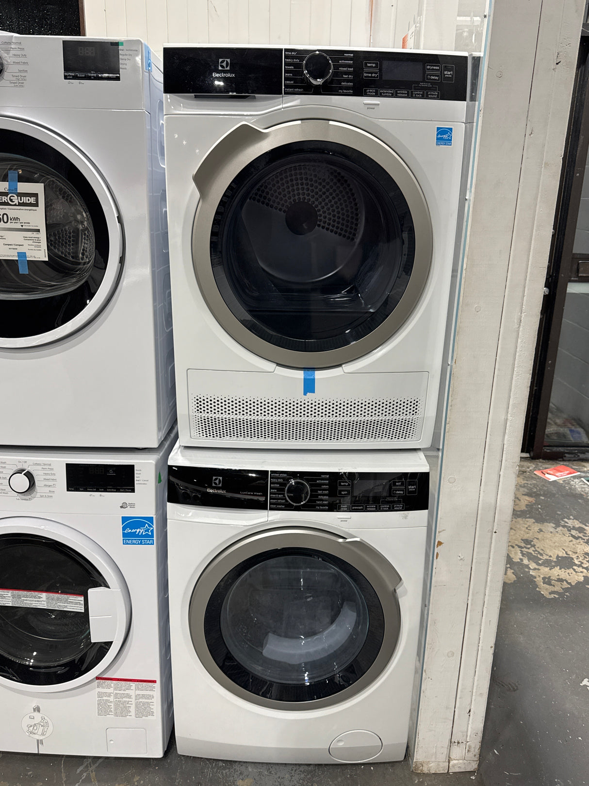 ELFW4222AW, ELFE422CAW - Ensemble laveuse-sécheuse - Chargement frontal - Electrolux - Compact 24 - Blanc - Thermopompe sans ventilation - Boîte ouverte