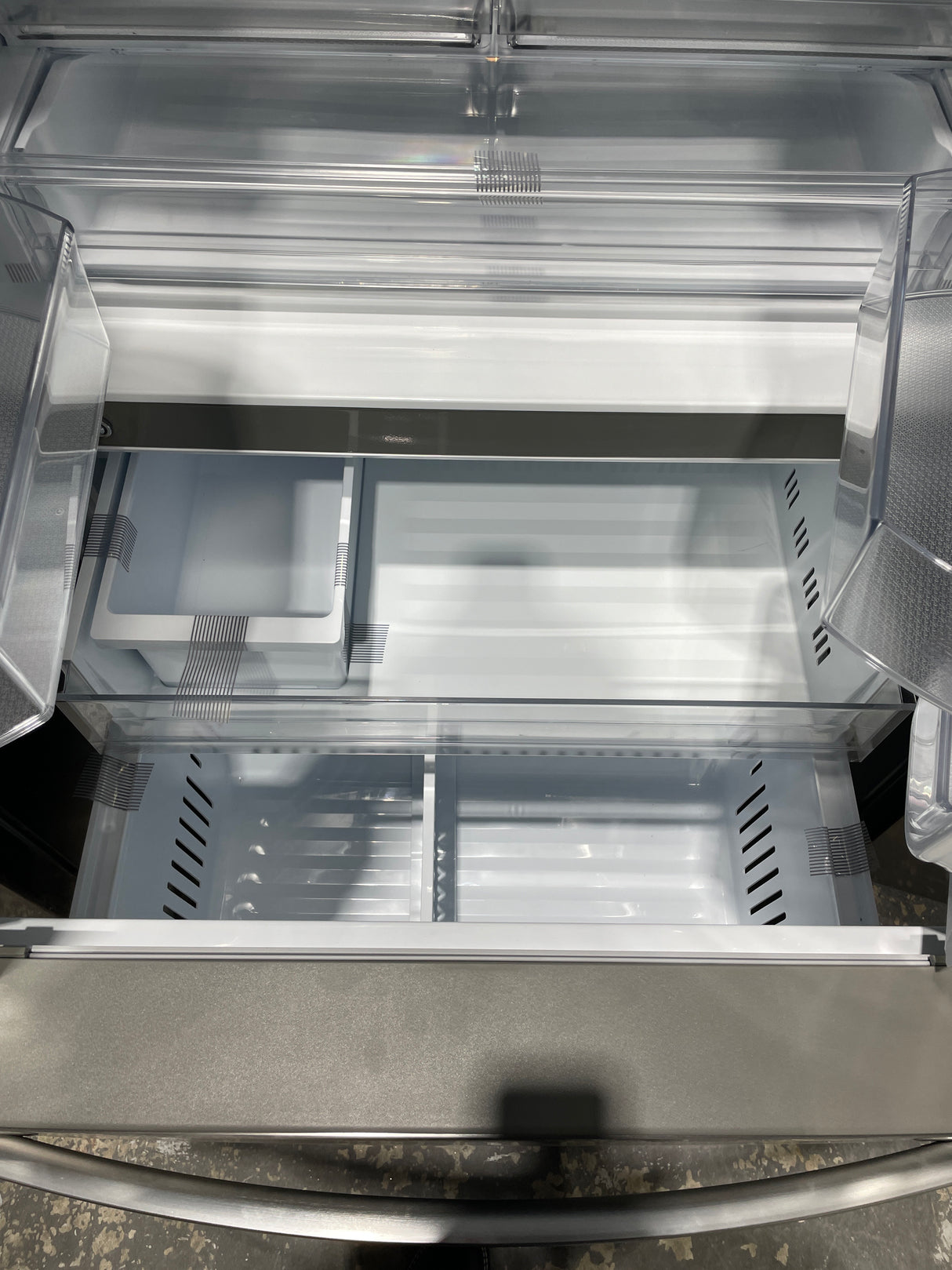 LRFLC2706S - REFRIGERATORS - LG - French 3-Door - Stainless Steel - Open Box