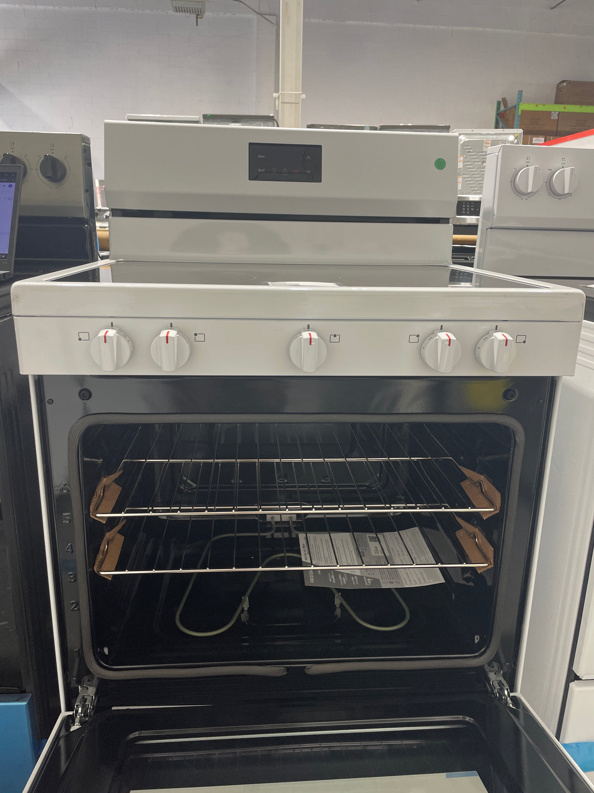 FCRE305CBW - RANGES - Frigidaire - Electric - White - Open box