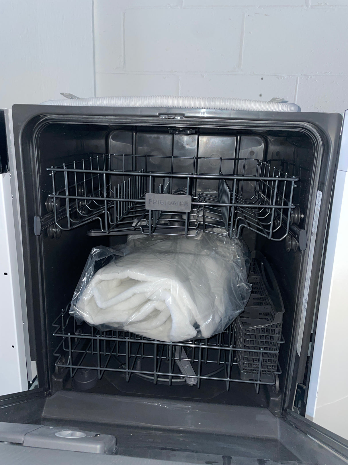 FDPC4314AW - DISHWASHERS - Frigidaire - Front Controls - White - Open Box