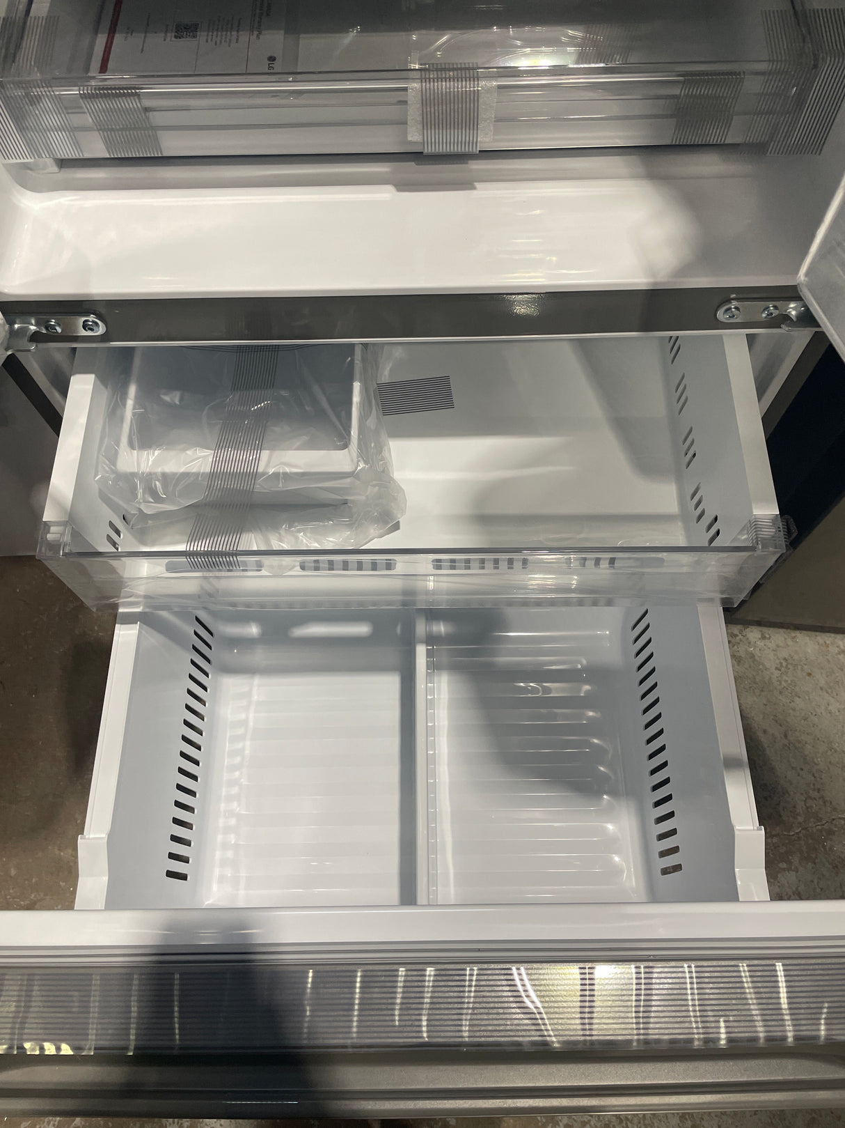 LF25H6200S - 33 - RÉFRIGÉRATEURS - LG - Modèle français 3 portes - Inox - Produit déballé