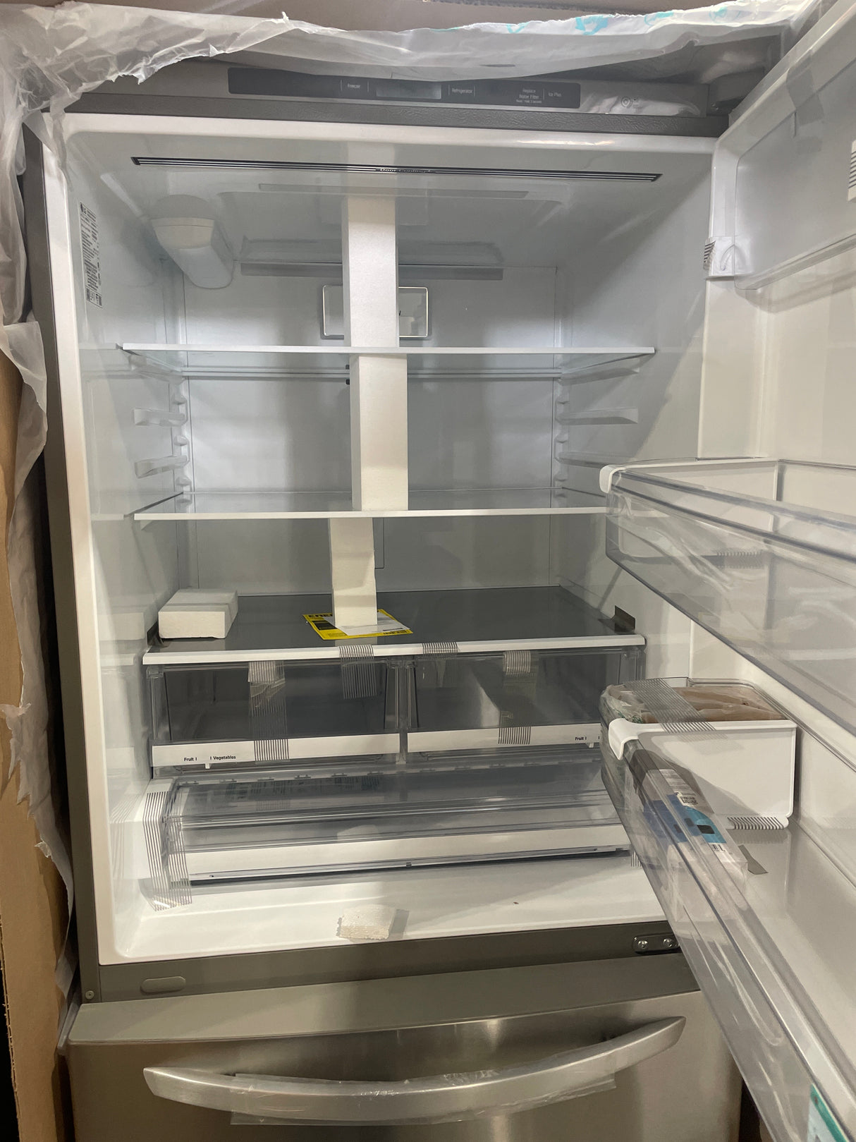 LRDCS2603S - REFRIGERATORS - 33" - LG - Bottom Freezer - Stainless Steel - Open Box
