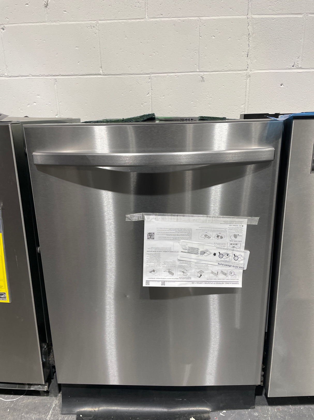 DW80CG4051SRAA - DISHWASHERS - Samsung - Top Controls - Stainless - Open Box