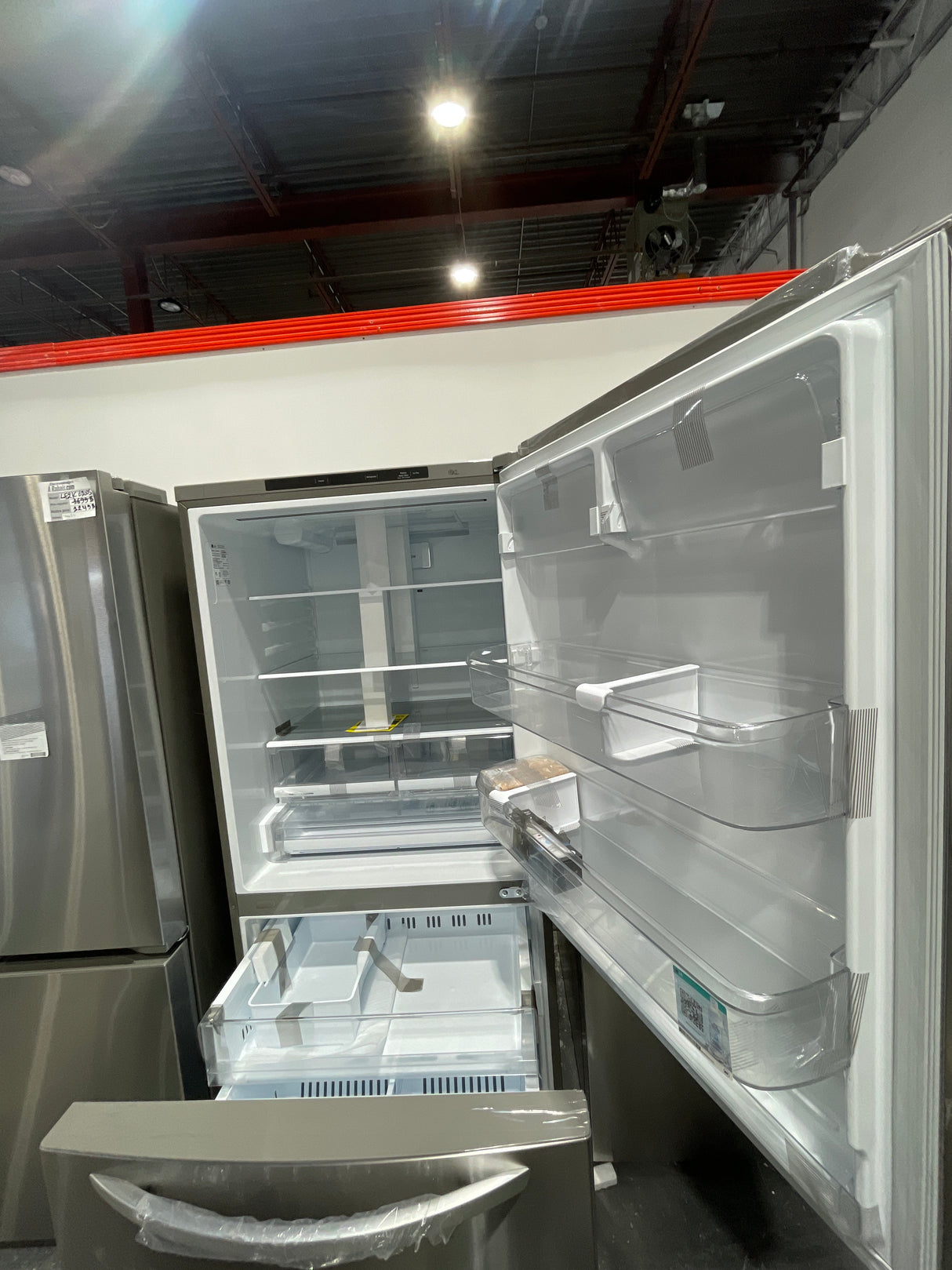 LRDCS2603S - REFRIGERATORS - 33" - LG - Bottom Freezer - Stainless Steel - Open Box