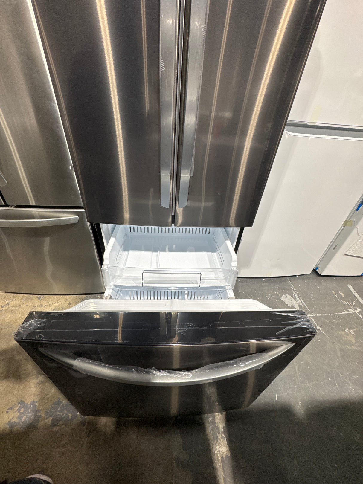 LRFNS2200D - REFRIGERATORS - LG - French 3-Door - Stainless Steel - Open Box