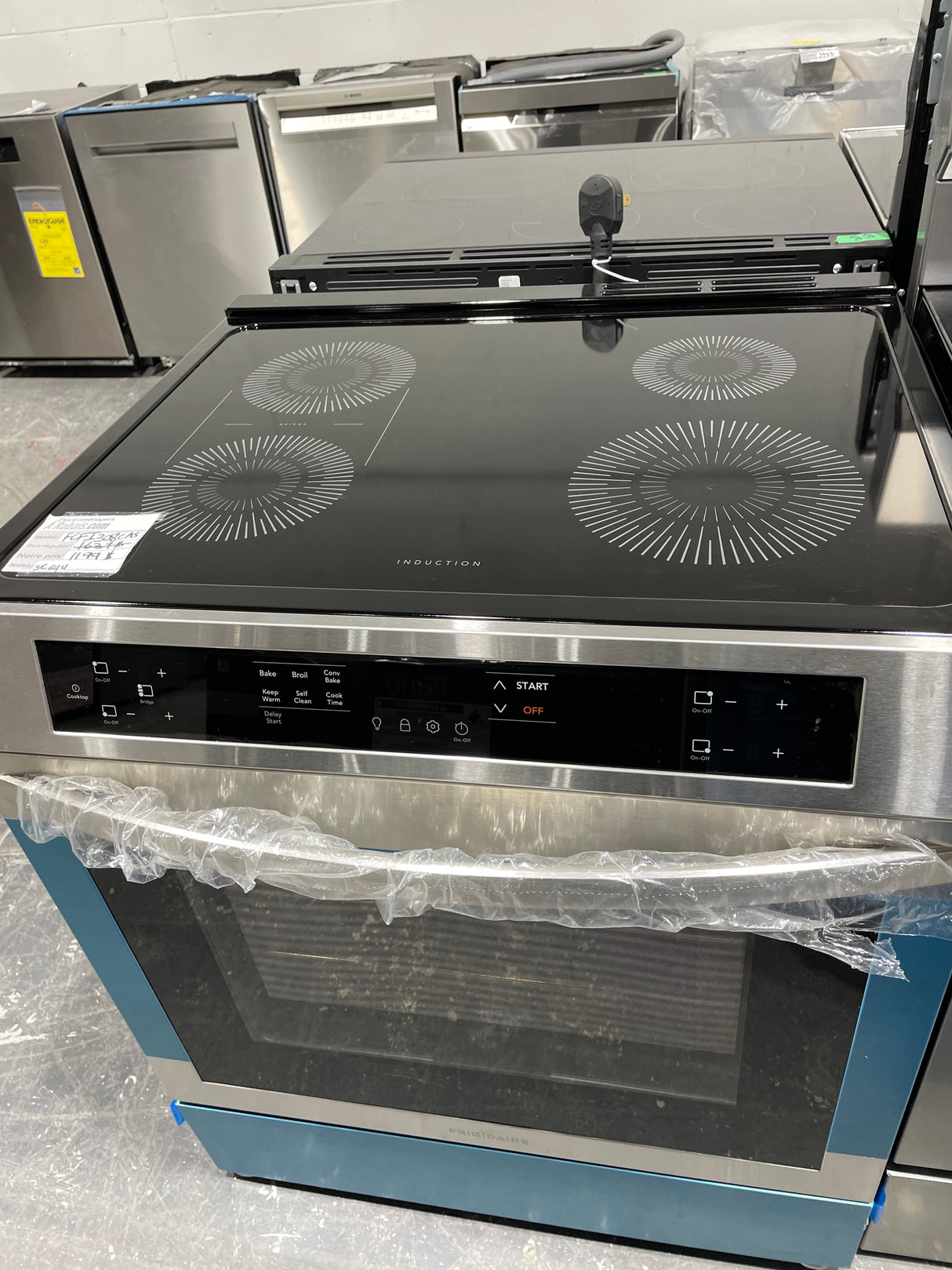 FCFI308CAS - Plaque à induction - Frigidaire - Acier inoxydable - Produit déballé