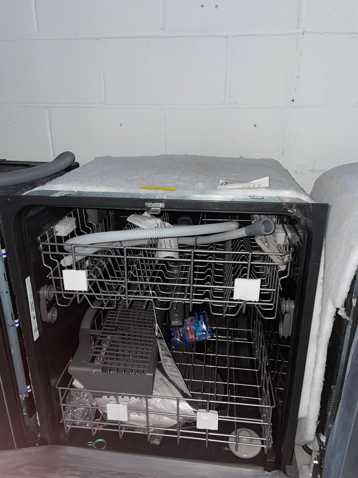 WDP560HAMZ -DISHWASHERS - WHIRLPOOL - Front Controls - Stainless Steel - Open Box