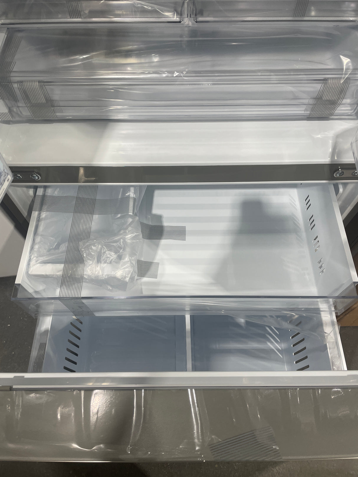 LF27D6200S - REFRIGERATORS - LG - French 3-Door - Stainless Steel - Open Box