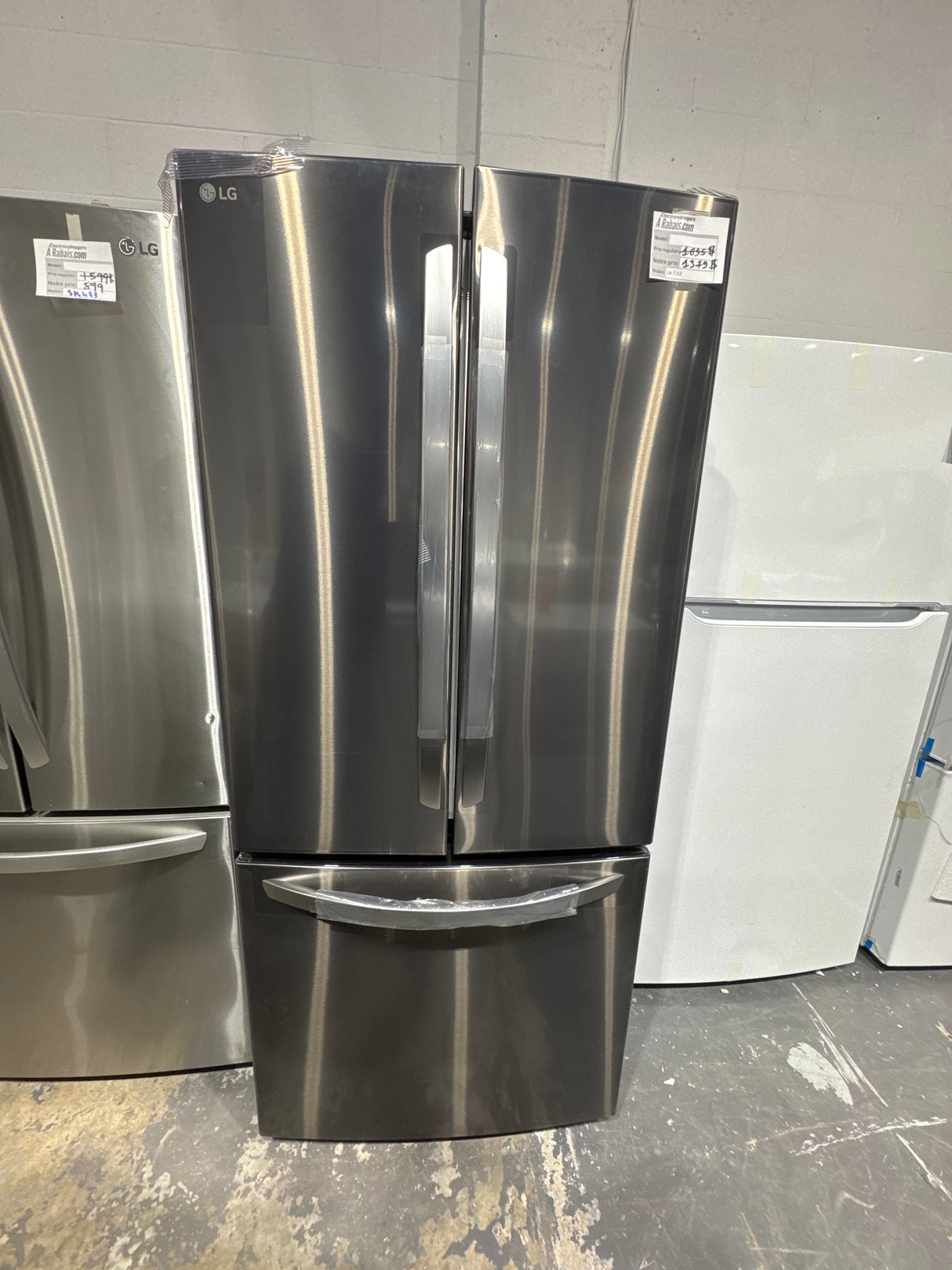 LRFNS2200D - REFRIGERATORS - LG - French 3-Door - Stainless Steel - Open Box