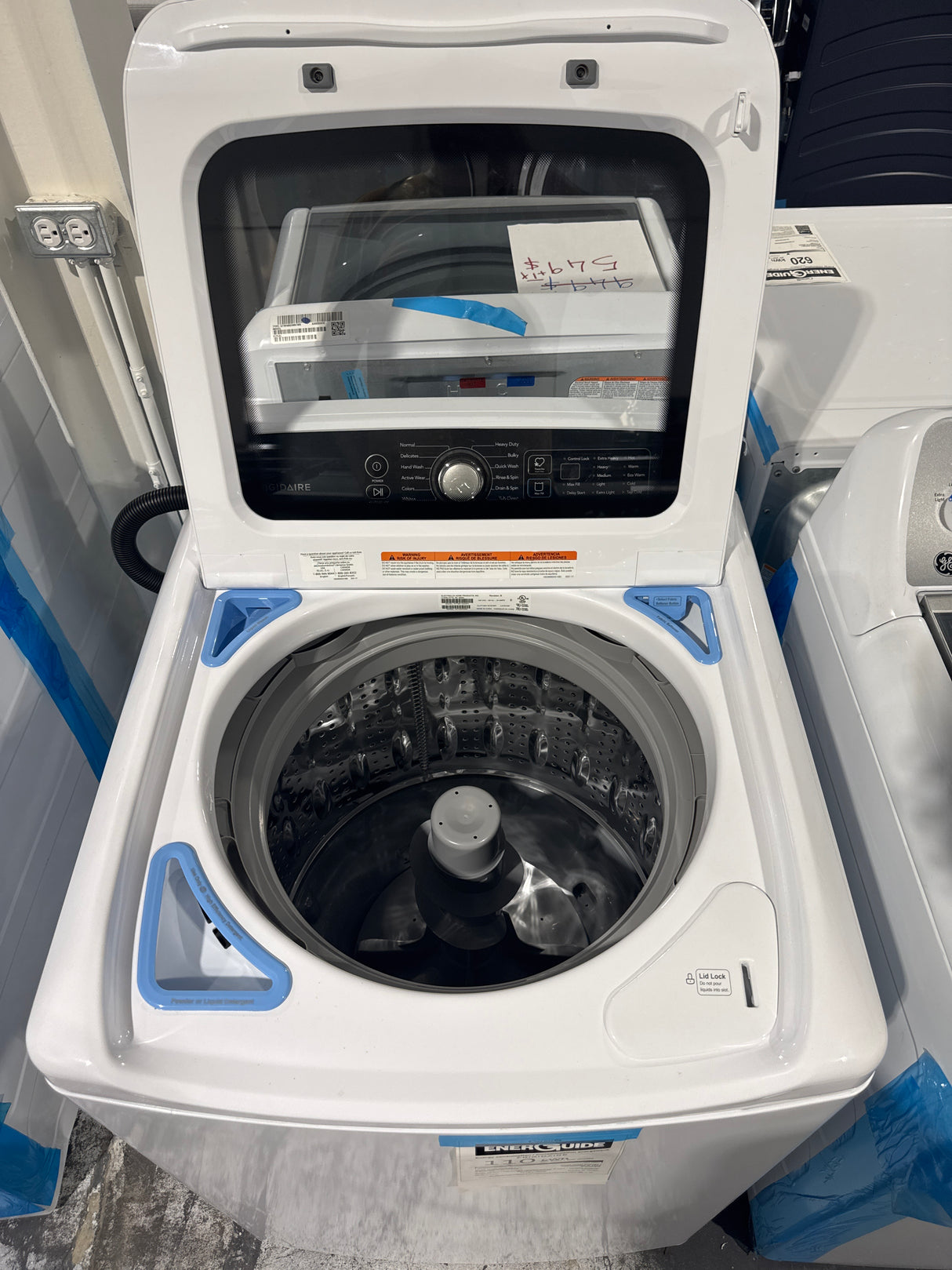 FFTW4120SW2 - Laveuse - Chargement par le haut - Frigidaire - Boîte ouverte