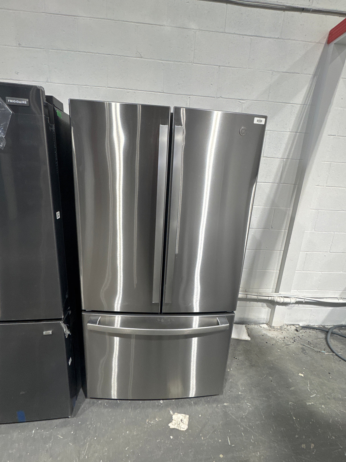 GWE22JYMFS - REFRIGERATORS - GE - French 3-Door - Stainless Steel - Open Box