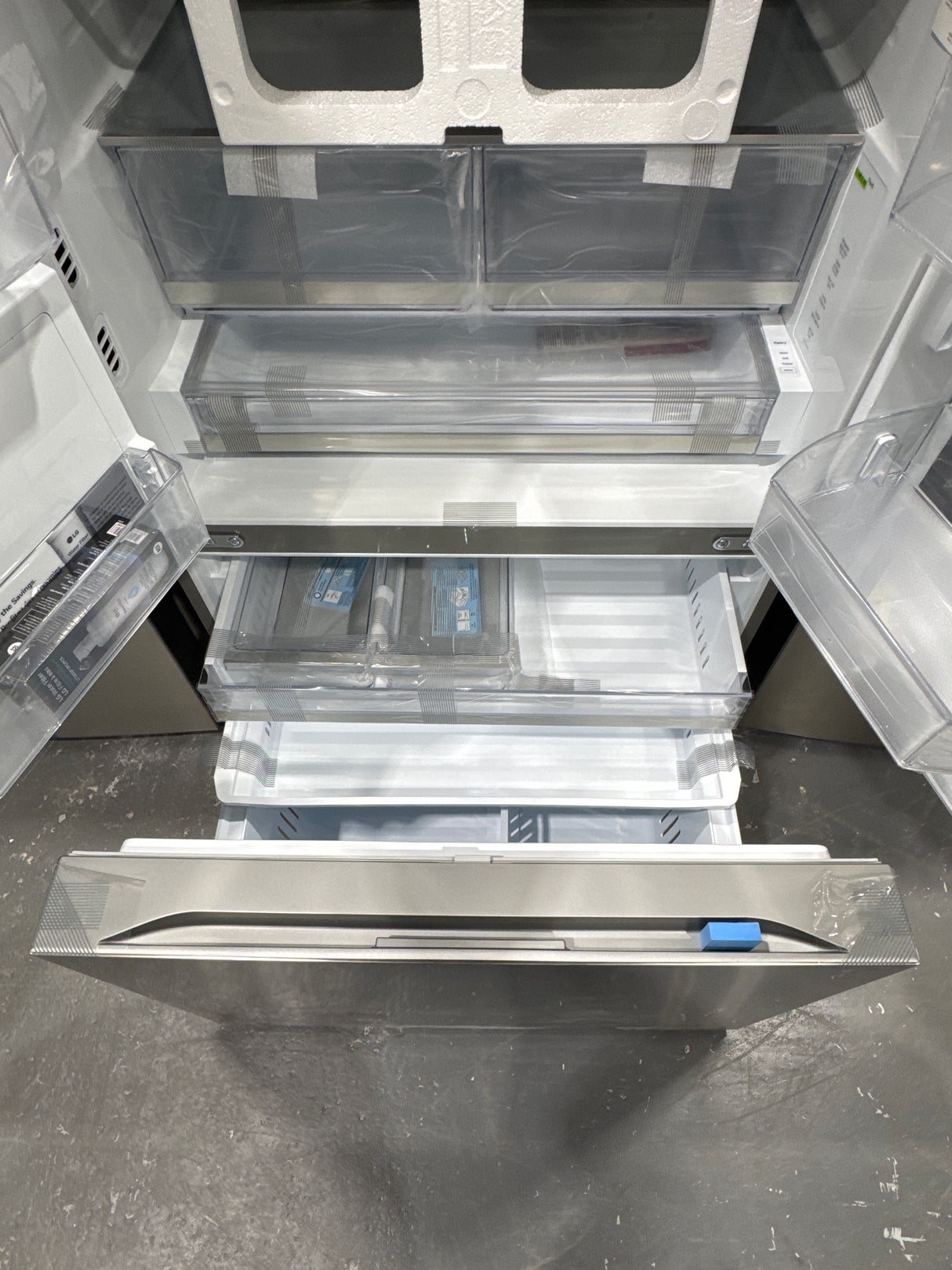 LRYKC2606S - REFRIGERATORS - LG - French 3-Door - Stainless Steel - Open Box