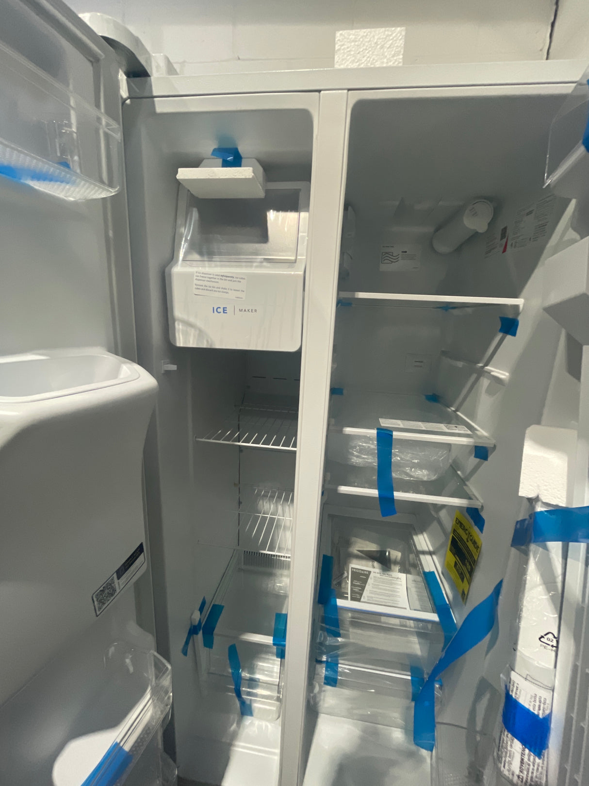 FRSS2323AW - Réfrigérateur Côte-à-côte - Frigidaire - Blanc - Boîte ouverte
