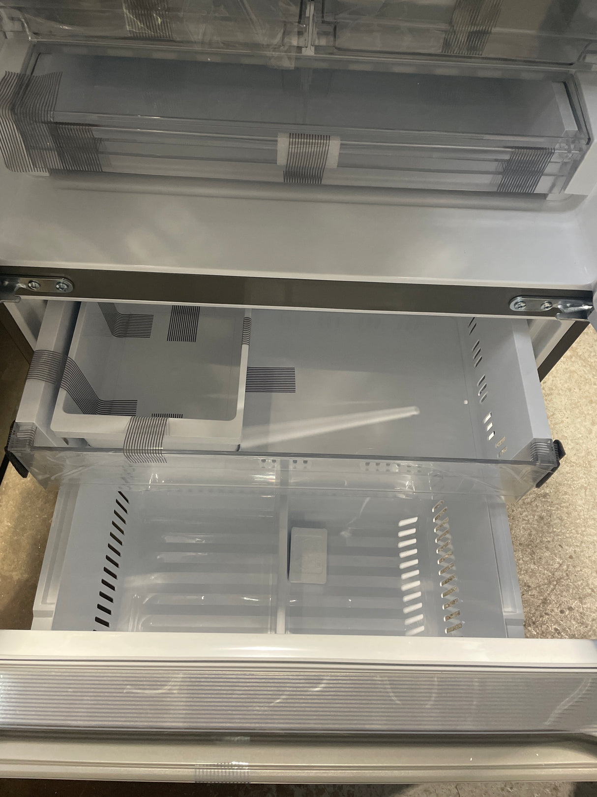 LF21C6200S - Réfrigérateurs - LG - 3 portes françaises - Profondeur de comptoir - Acier inoxydable - Boîte ouverte