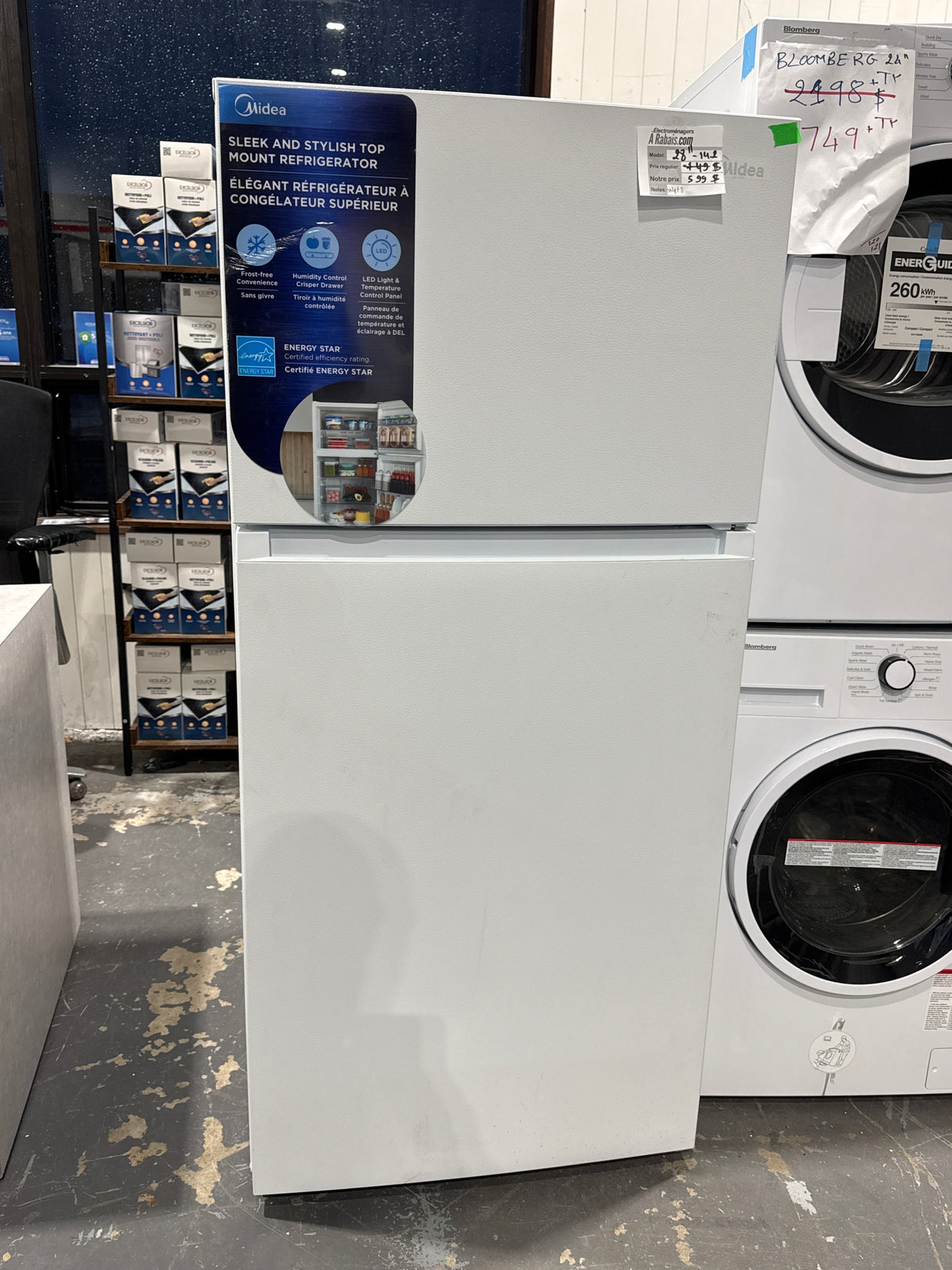 MRT14B3AWW - REFRIGERATORS - Top freezer - 28" - Midea - White - Open Box