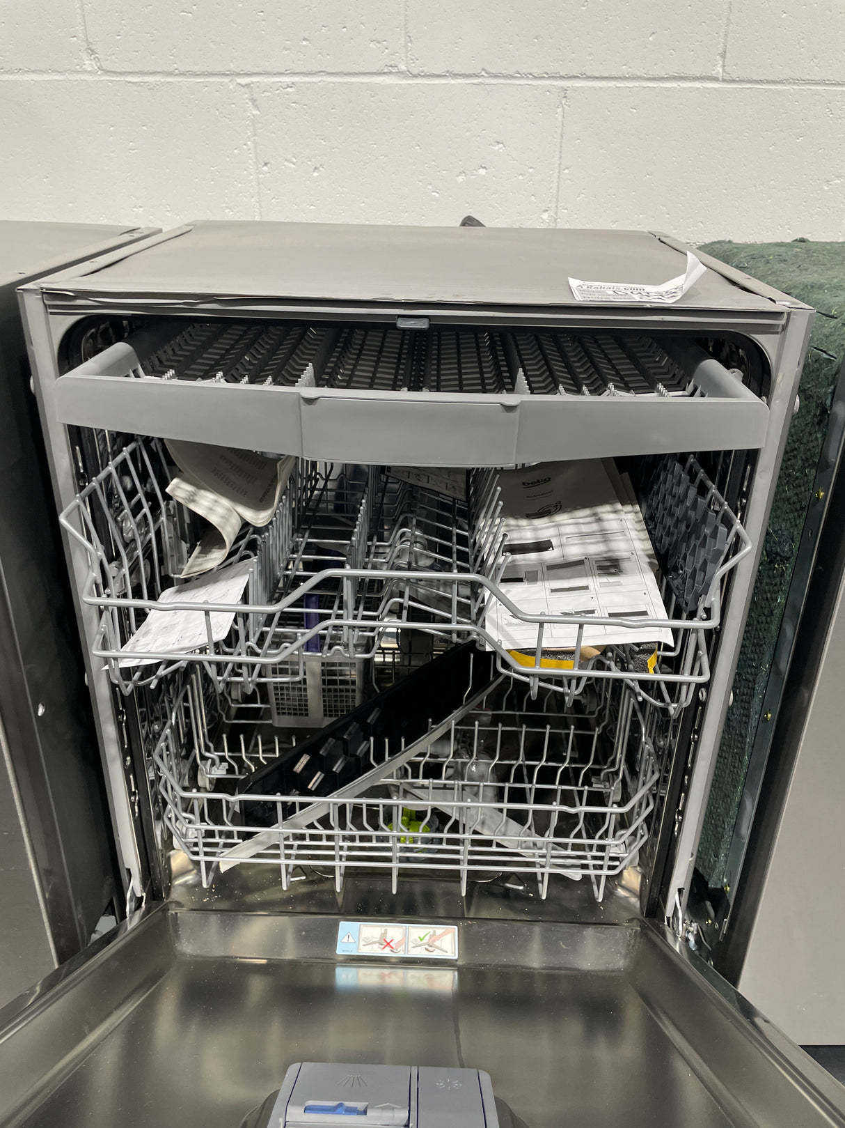 DUT36522X - DISHWASHERS - Beko - Front Controls - Stainless - Open Box