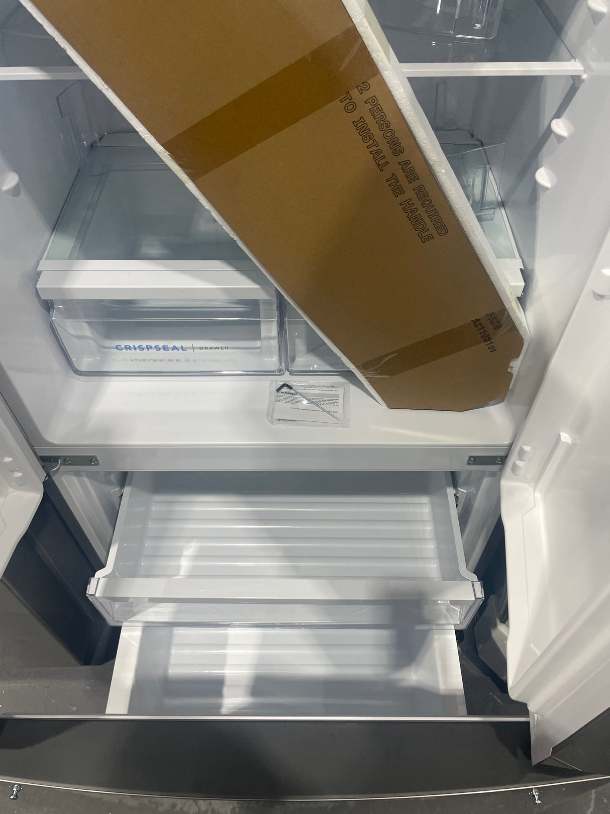 FRFG1813AV - RÉFRIGÉRATEURS - 80 cm - Frigidaire - Modèle français 3 portes - Acier inoxydable - Emballage ouvert