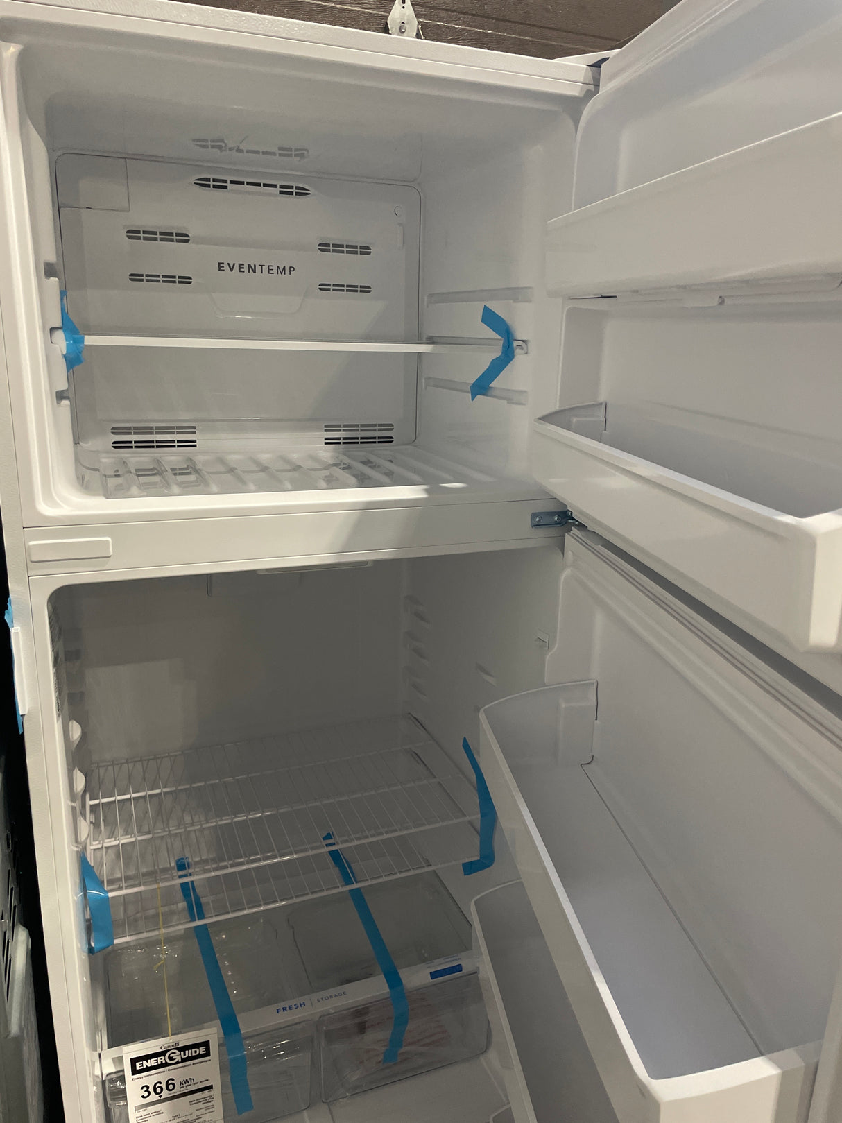 FFHT1814YW - Top Freezer Refrigerator - Frigidaire - White - Open box