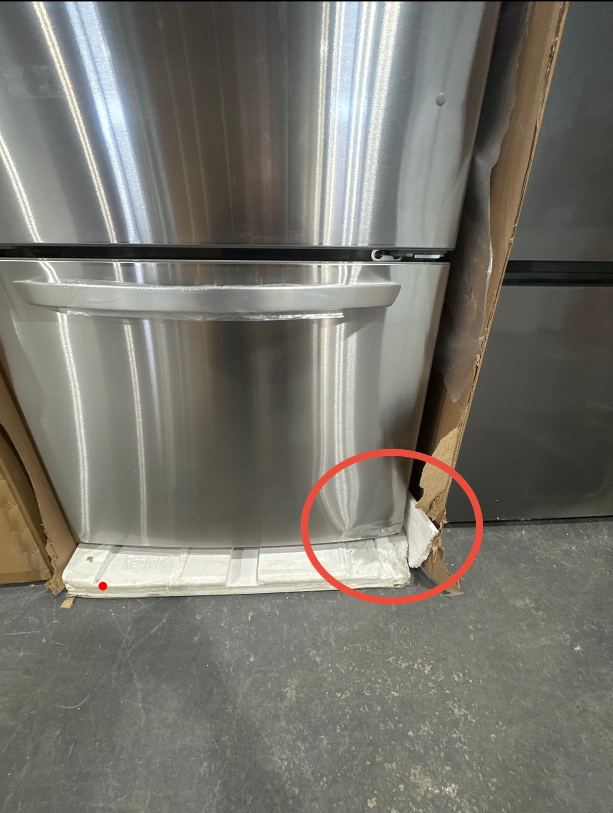 LRDCS2603S - REFRIGERATORS - 33" - LG - Bottom Freezer - Stainless Steel - Open Box