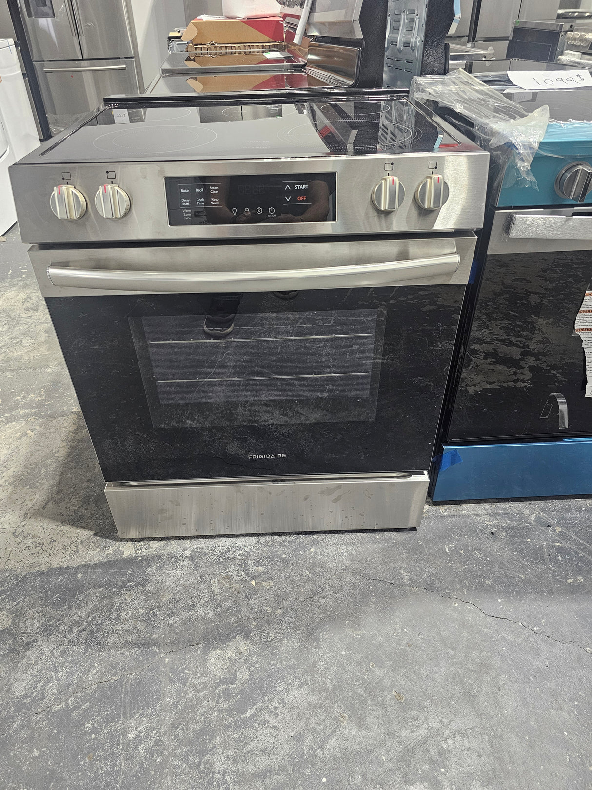 FCFE306CAS - CUISINIÈRES - Frigidaire - Électrique - Acier inoxydable - Boîte ouverte
