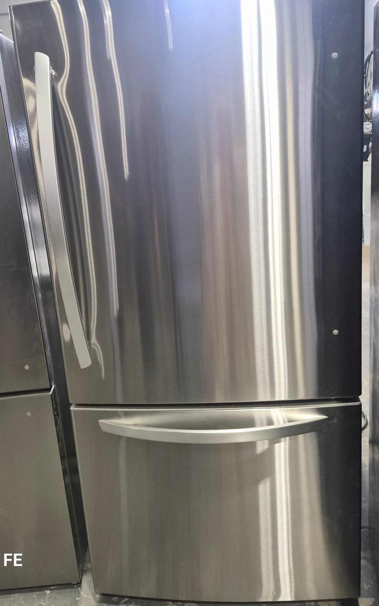 LRDCS2603S - RÉFRIGÉRATEURS - 33" - LG - Congélateur inférieur - Acier inoxydable - Boîte ouverte