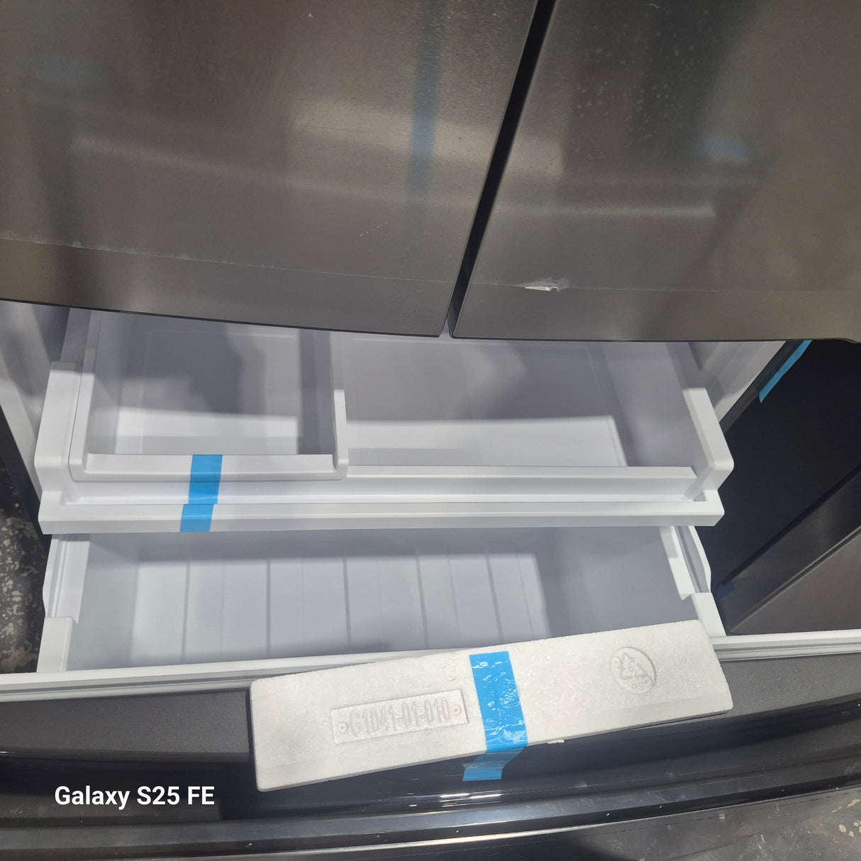 FRFG2033AV - REFRIGERATORS - Frigidaire- French 3-Door - Stainless Steel - Open Box