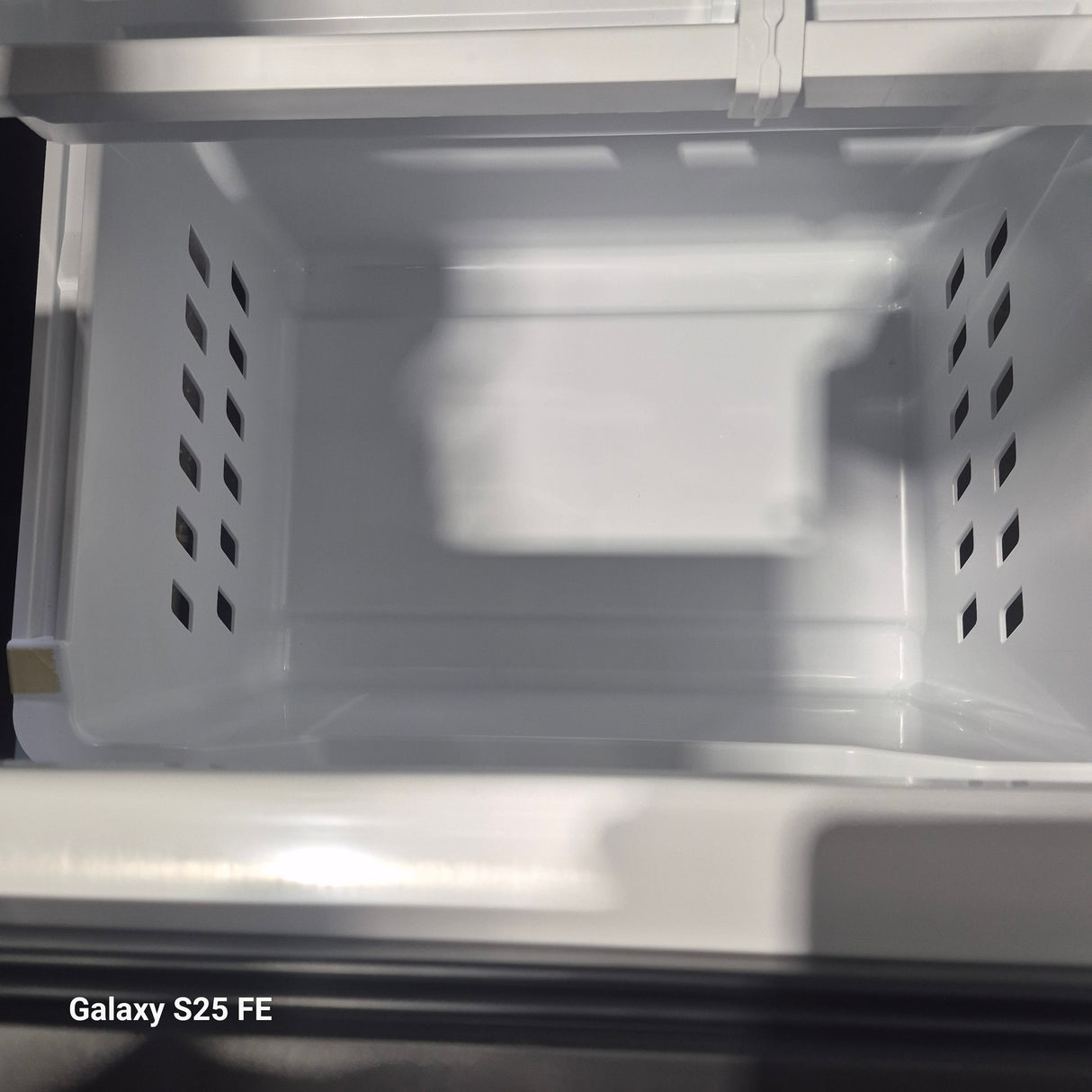 GDE21DYRKFS - REFRIGERATORS - GE - Bottom Freezer - Stainless Steel - Open Box