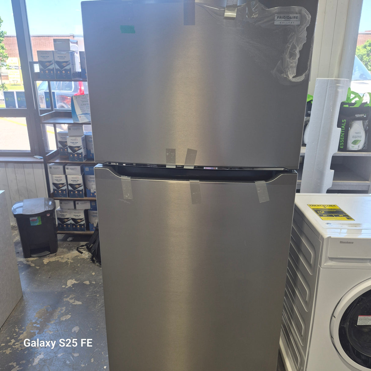 GRTE2055AF - RÉFRIGÉRATEURS - Congélateur supérieur - 30" - Frigidaire - Acier inoxydable - Neuf - Boîte ouverte