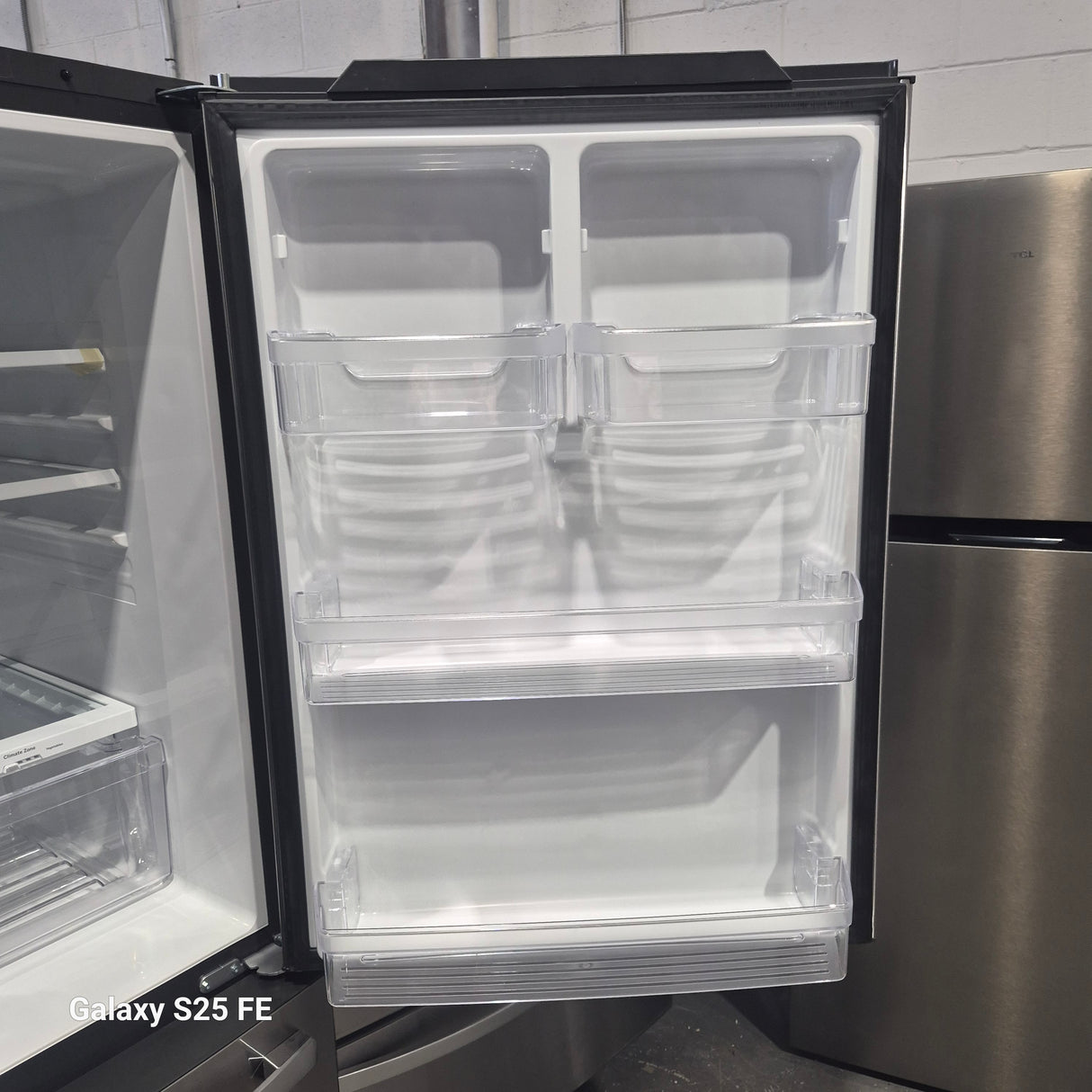 GDE21DYRKFS - REFRIGERATORS - GE - Bottom Freezer - Stainless Steel - Open Box