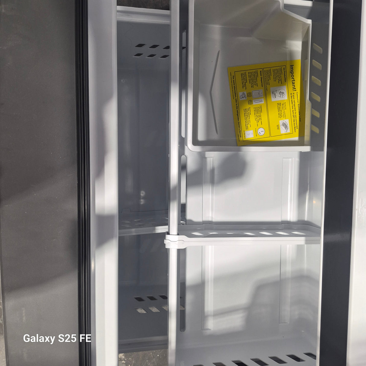 GWE22JYMFS - REFRIGERATORS - GE - French 3-Door - Stainless Steel - Open Box