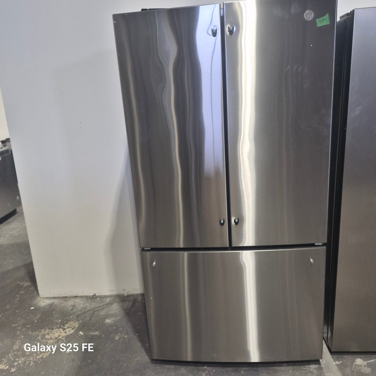 GWE22JYMFS - REFRIGERATORS - GE - French 3-Door - Stainless Steel - Open Box