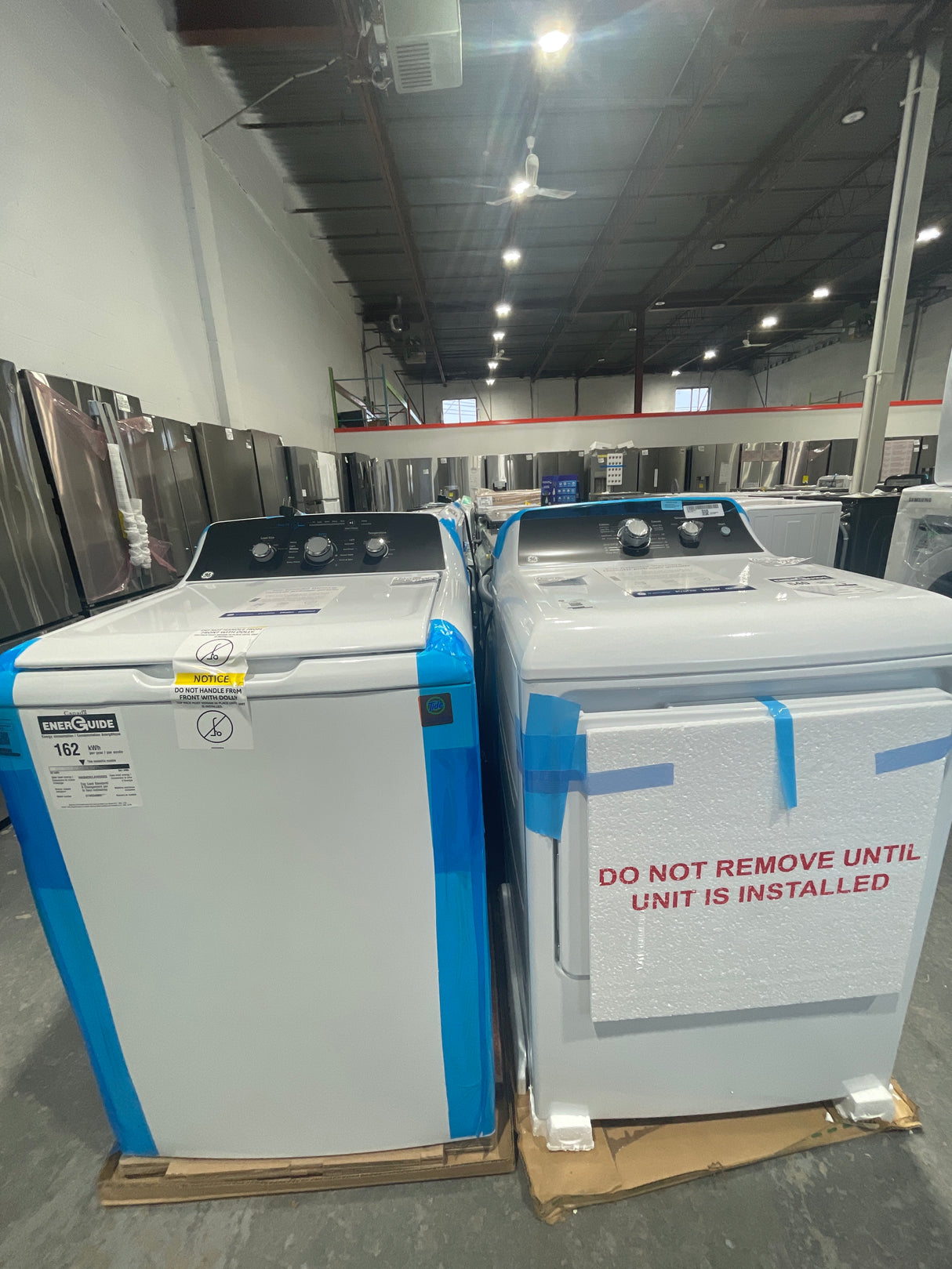 GTW334BMRWS, GTX34EBMRWS - Ensembles laveuse-sécheuse - Chargement par le haut - GE - Blanc - Boîte ouverte