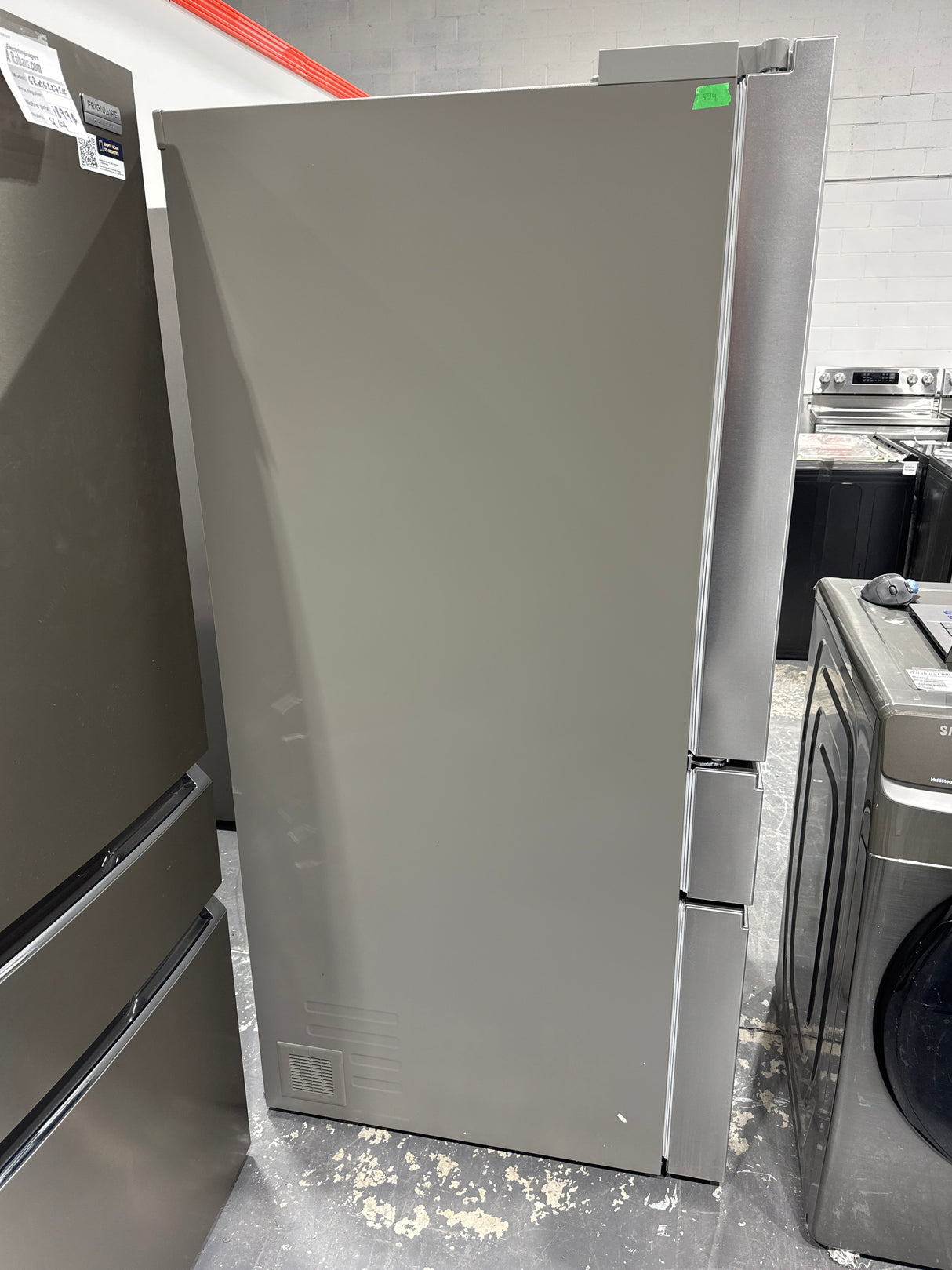 LF29S8330S - REFRIGERATORS - LG - French 3-Door - Stainless Steel - Open Box