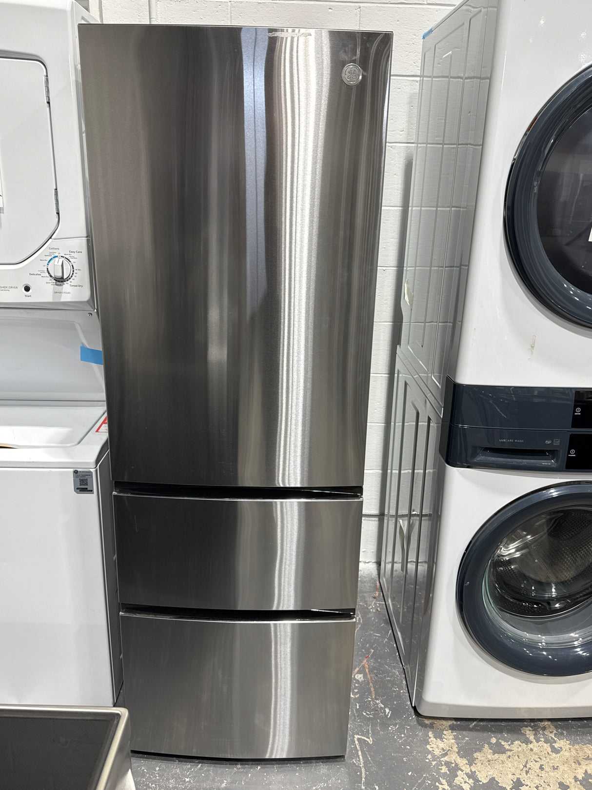 GLE12HSPSS  - REFRIGERATORS - GE - Bottom Freezer - Stainless Steel - Open Box