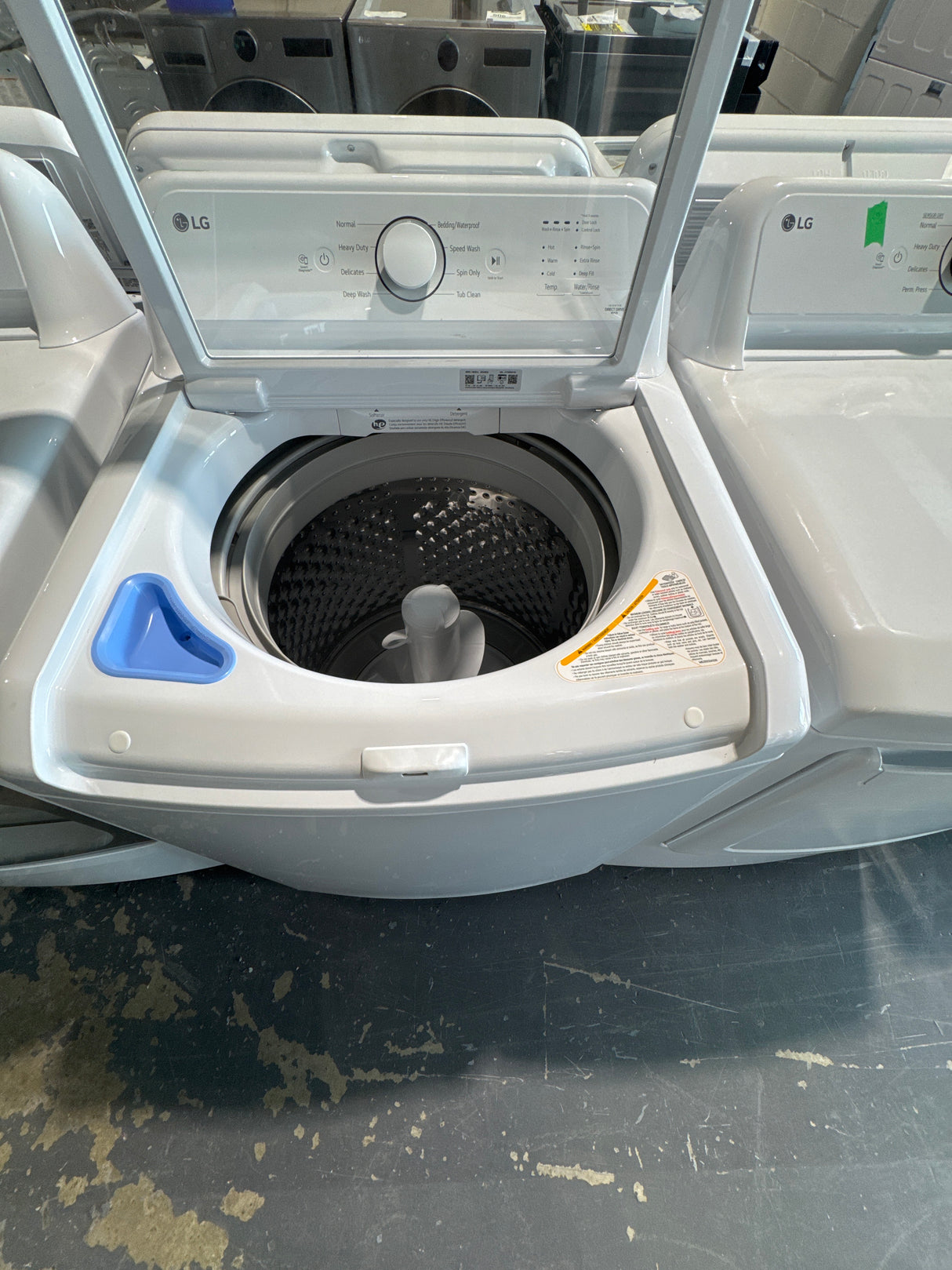 WT6105CW , DLE6100W - Washer/Dryer Sets - LG- Open box