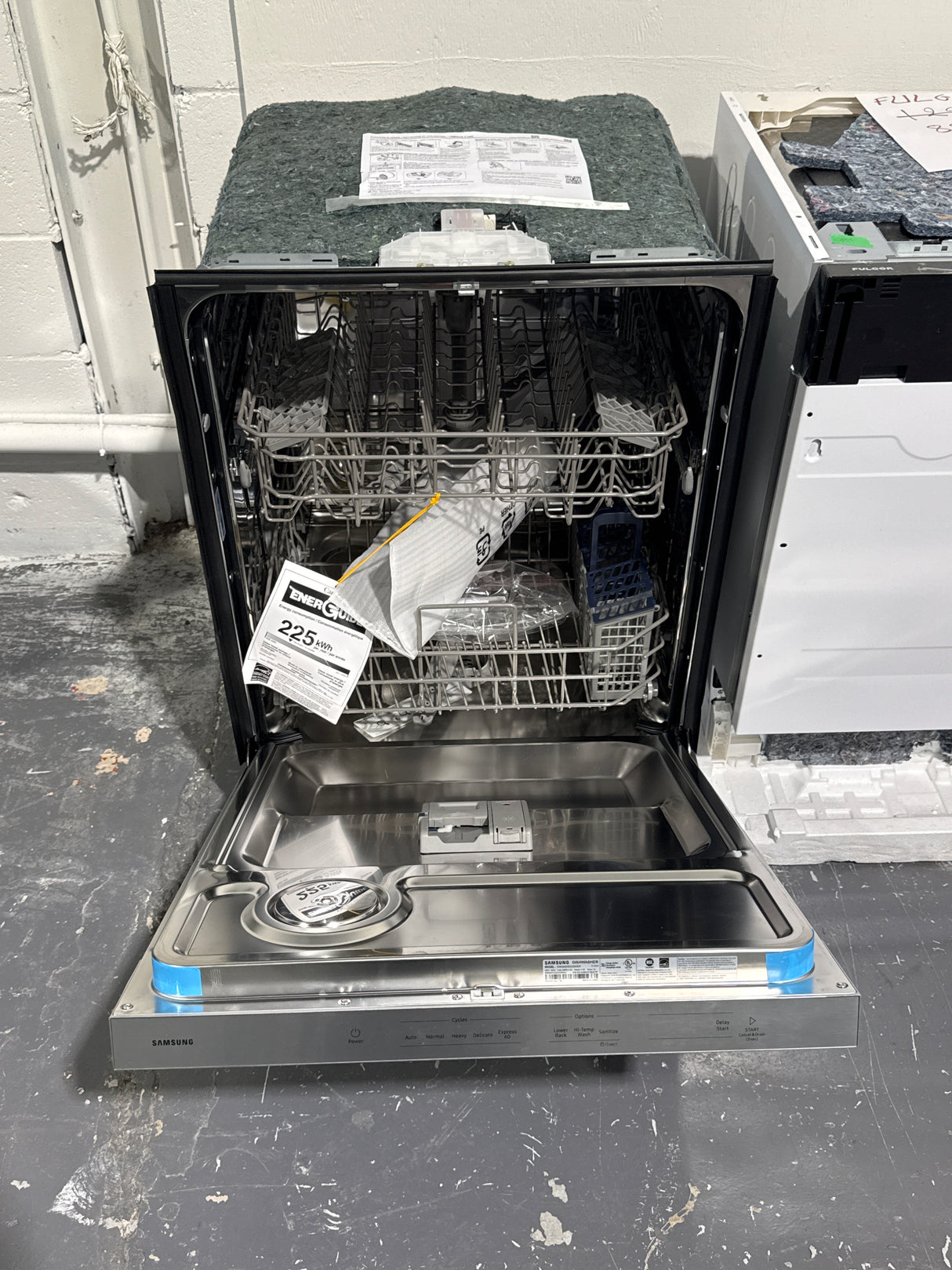 FDPC4314AS1A – Lave-vaisselle à Commandes Frontales – Frigidaire – Acier inoxydable – Neuf