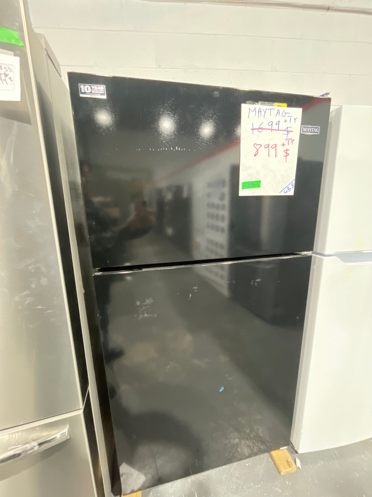 MRT311FFFE - REFRIGERATORS - Maytag - Top freezer refrigerators- black  - Open Box