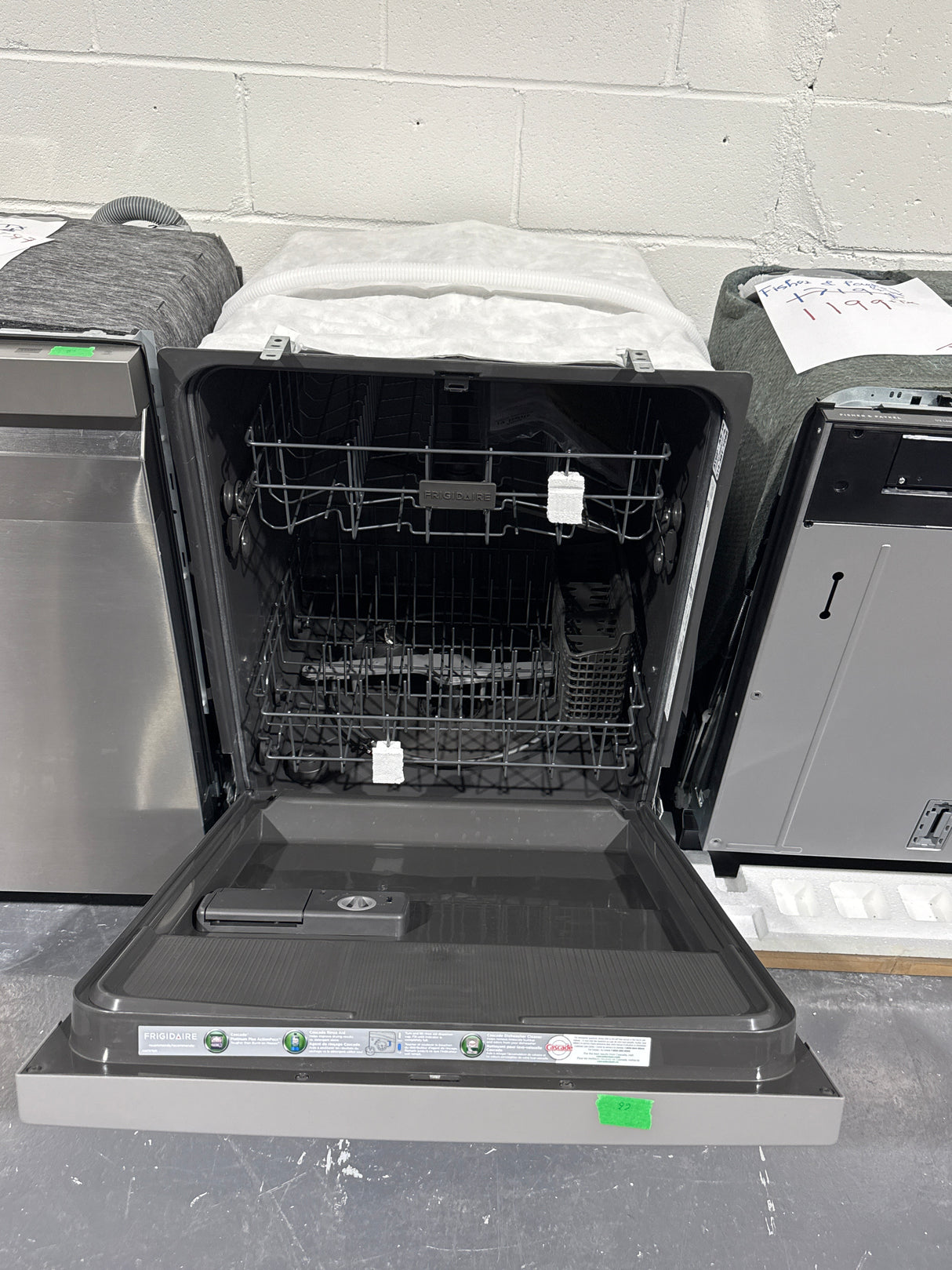 FDPC4314AS1A – Lave-vaisselle à Commandes Frontales – Frigidaire – Acier inoxydable – Neuf