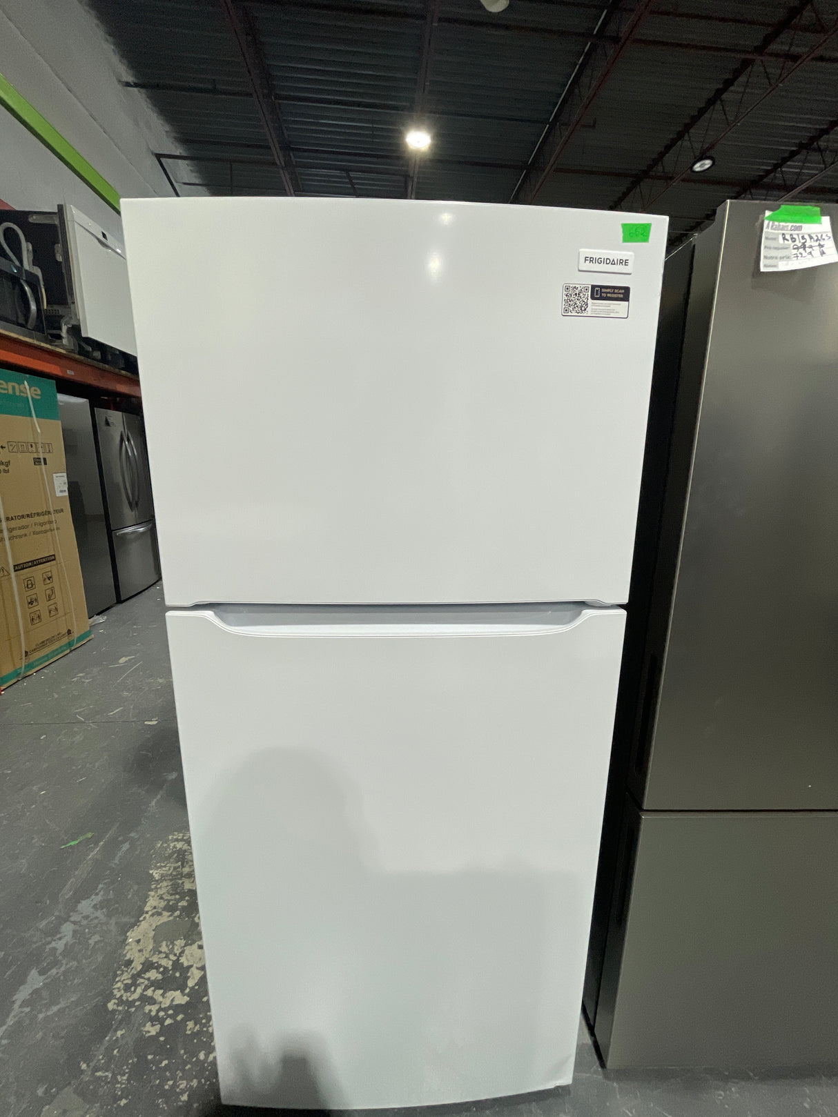 FRTE1835AW - REFRIGERATORS - Frigidaire - Top freezer - White - Open Box