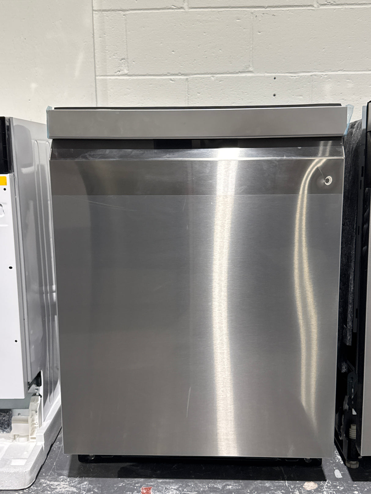 LDP6810SS – Lave-vaisselle à Commande Dissimulées – LG – acier inoxydable  – Neuf - Boite Ouvert