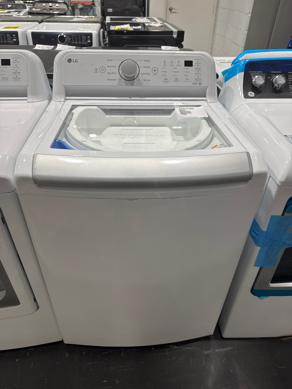 WT7150CW - WASHERS  - Top Load -  27"  - LG -  Open box