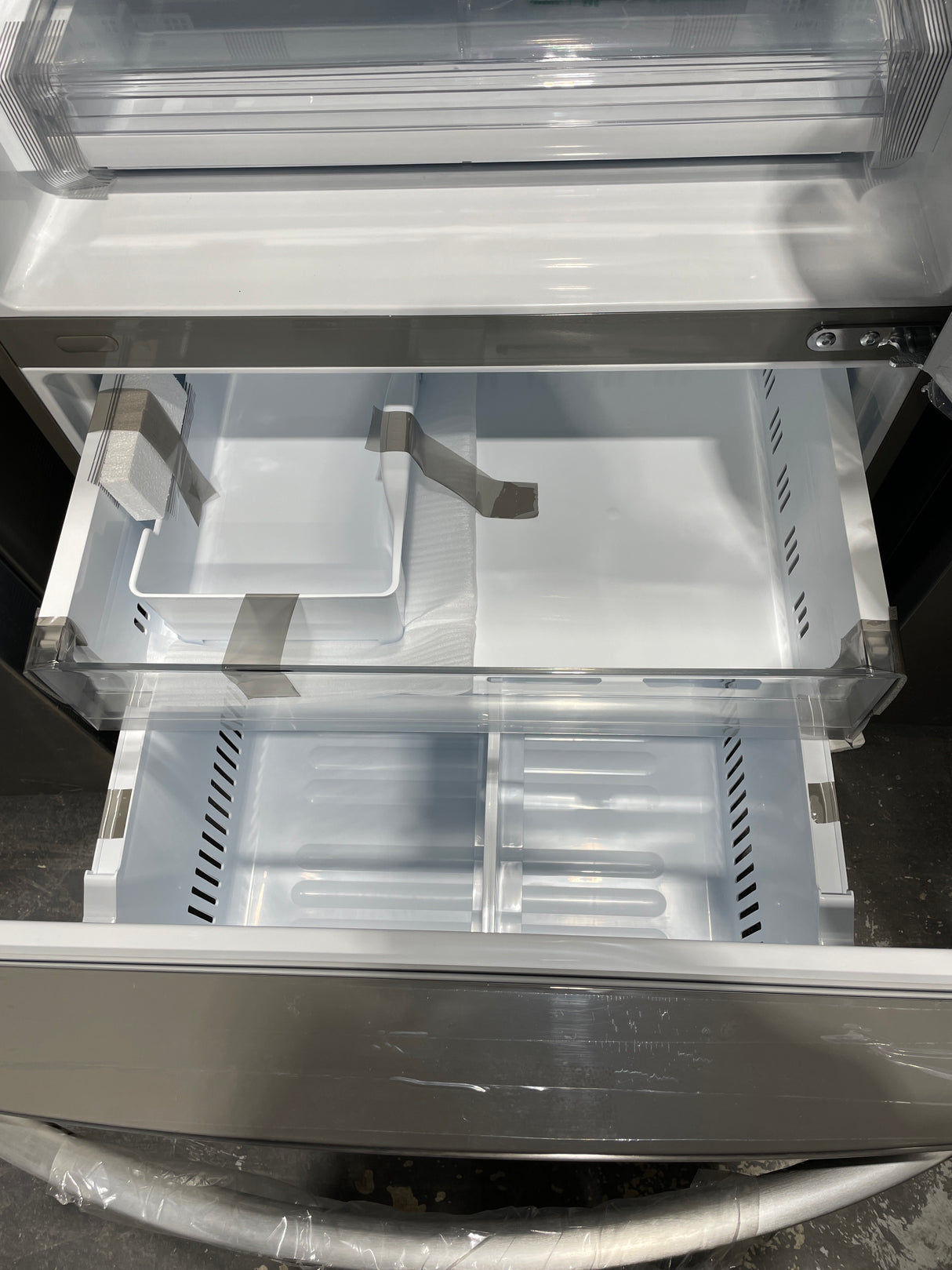 LRDCS2603S - REFRIGERATORS - 33"  - LG - Bottom Freezer - Stainless Steel - Open Box