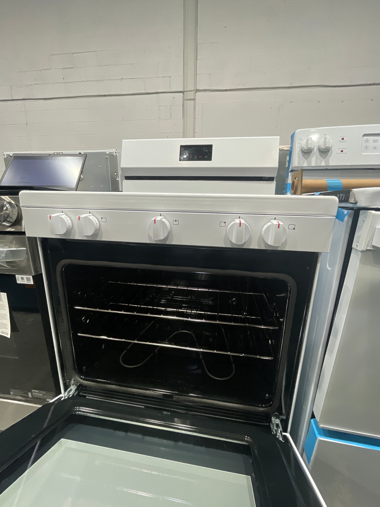 FCRE305CBW - RANGES - Frigidaire - Electric - White - Open box