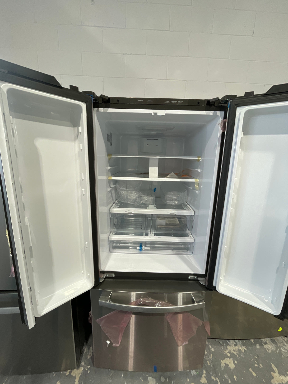 GNE21DYRKFS - Réfrigérateurs - GE - 3 portes françaises - Acier inoxydable - Boîte ouverte