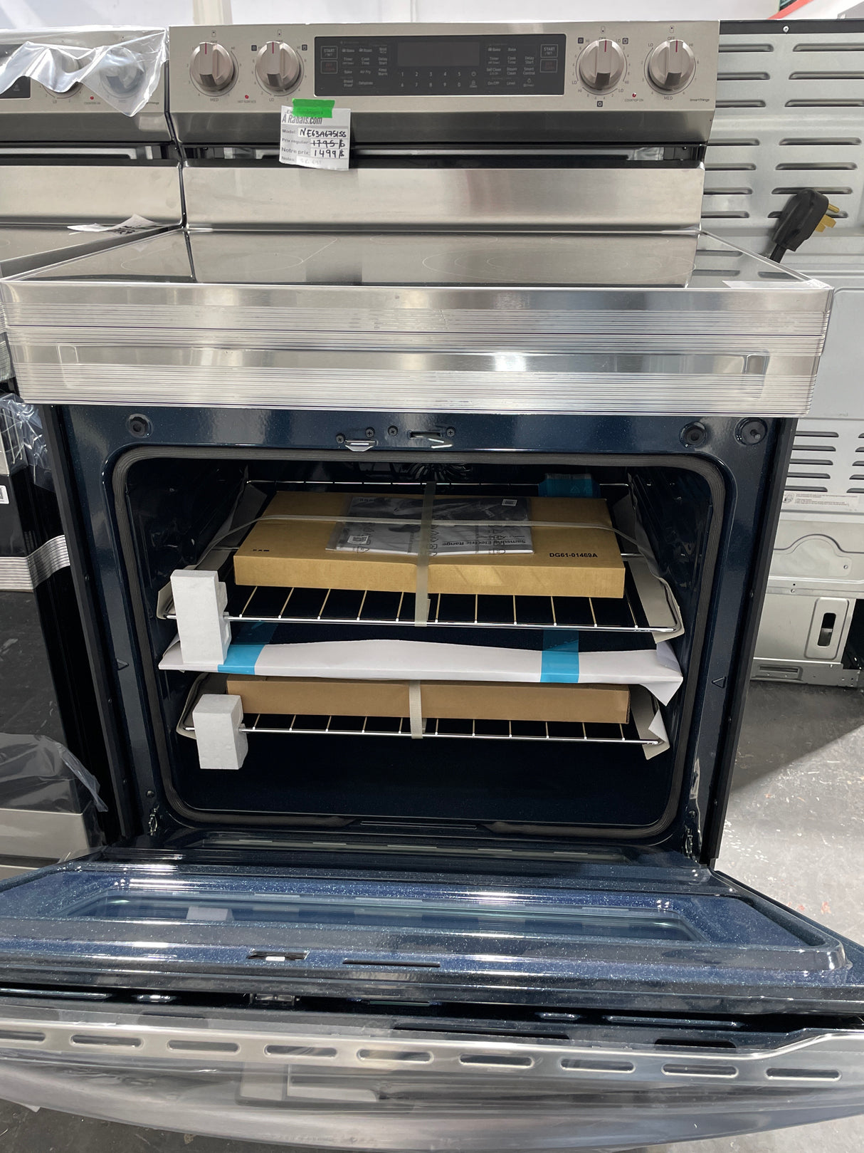 NE63A6751SS/AC - Electric Range - Samsung - Stainless Steel - Scratch and Dent