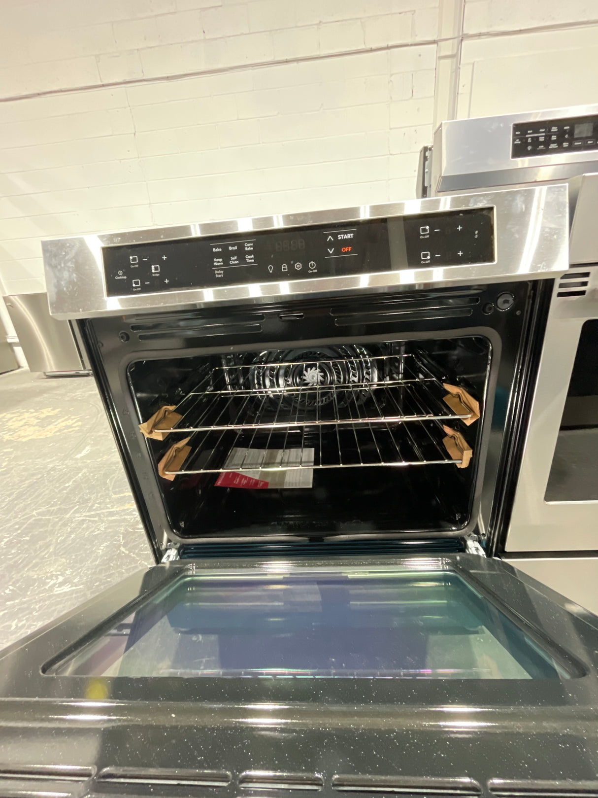 FCFI308CAS - Plaque à induction - Frigidaire - Acier inoxydable - Produit déballé